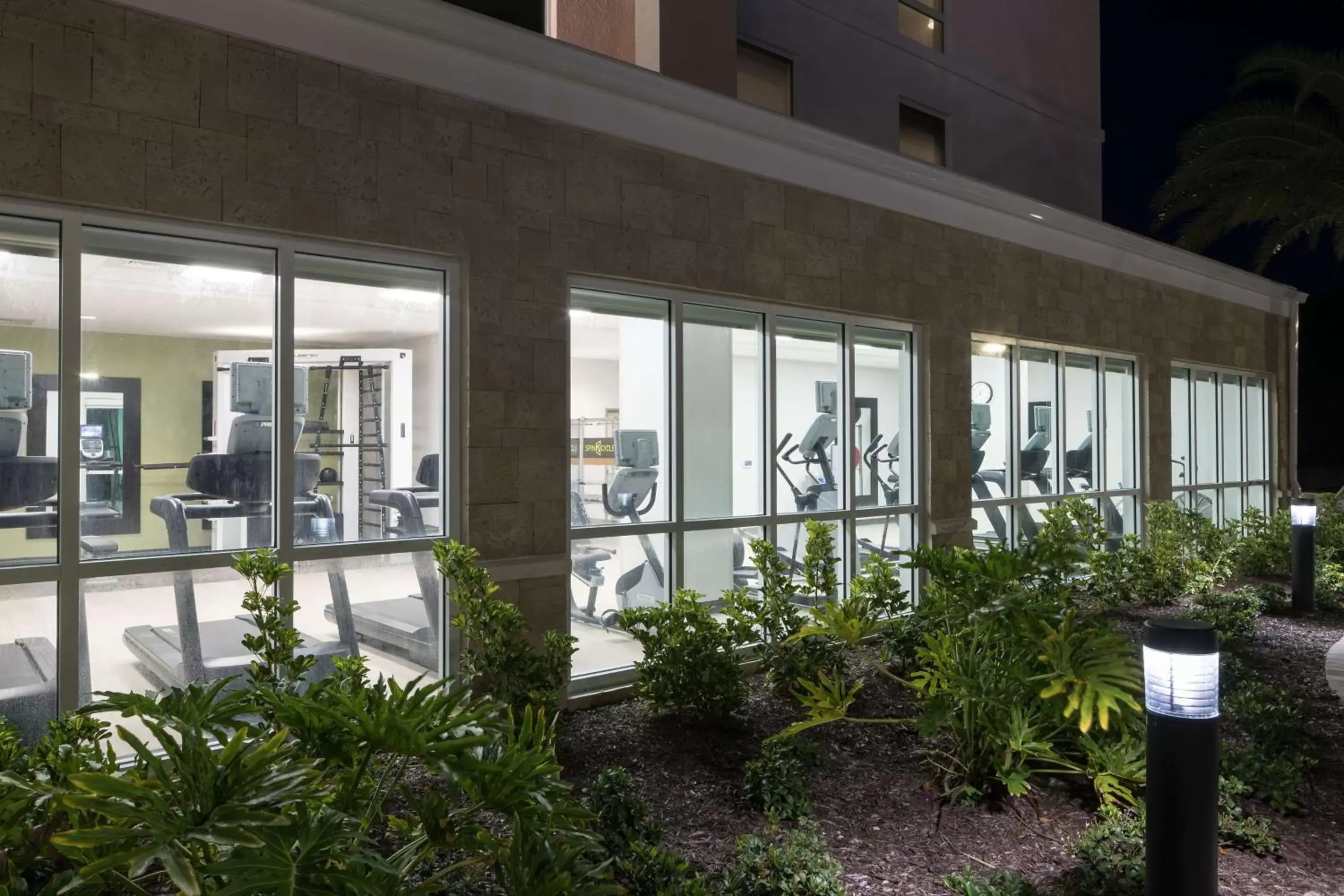 Fitness centre/facilities, Property Building in Hampton Inn & Suites Cape Canaveral Cruise Port, Fl