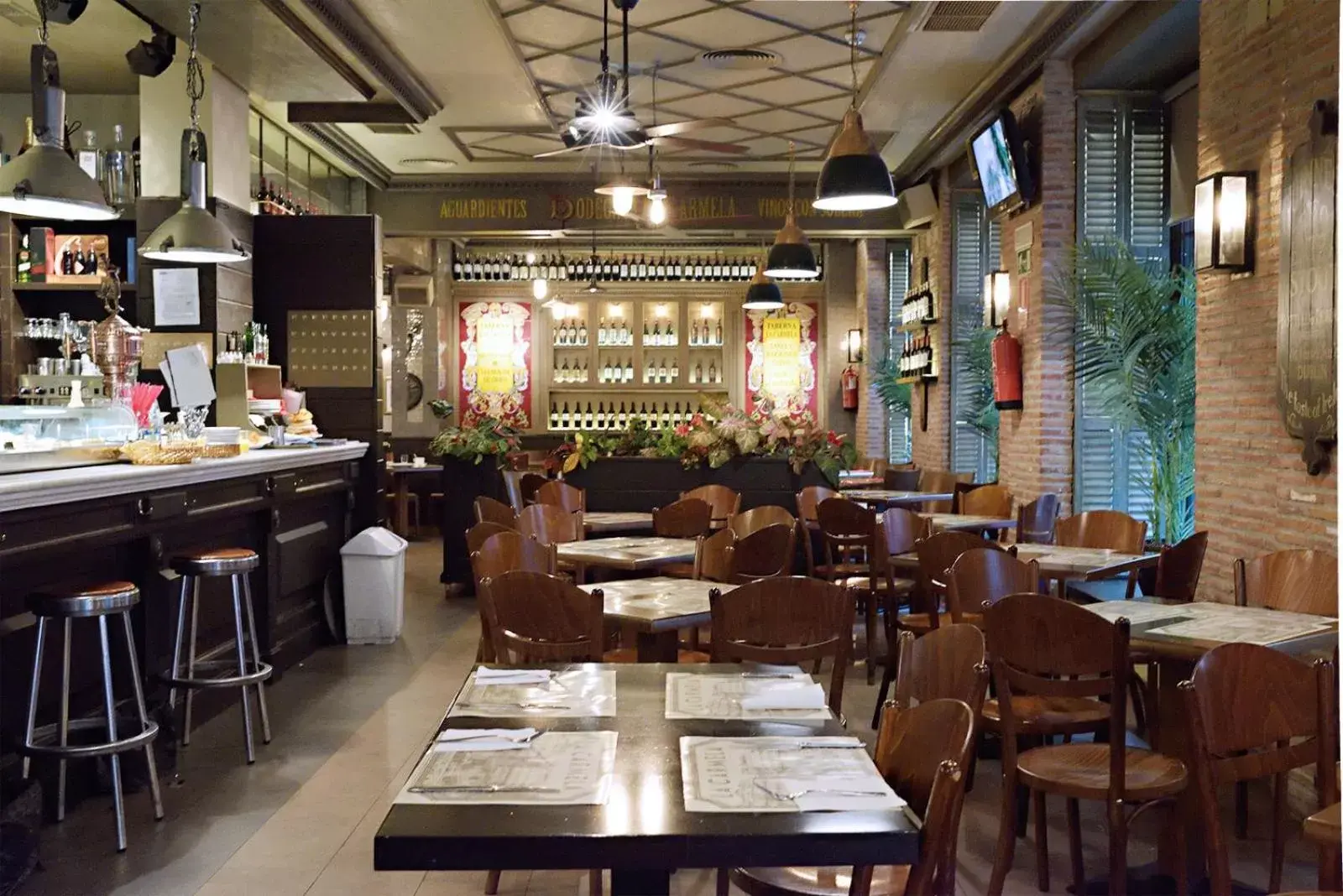 Restaurant/Places to Eat in Victoria 4 Puerta del Sol