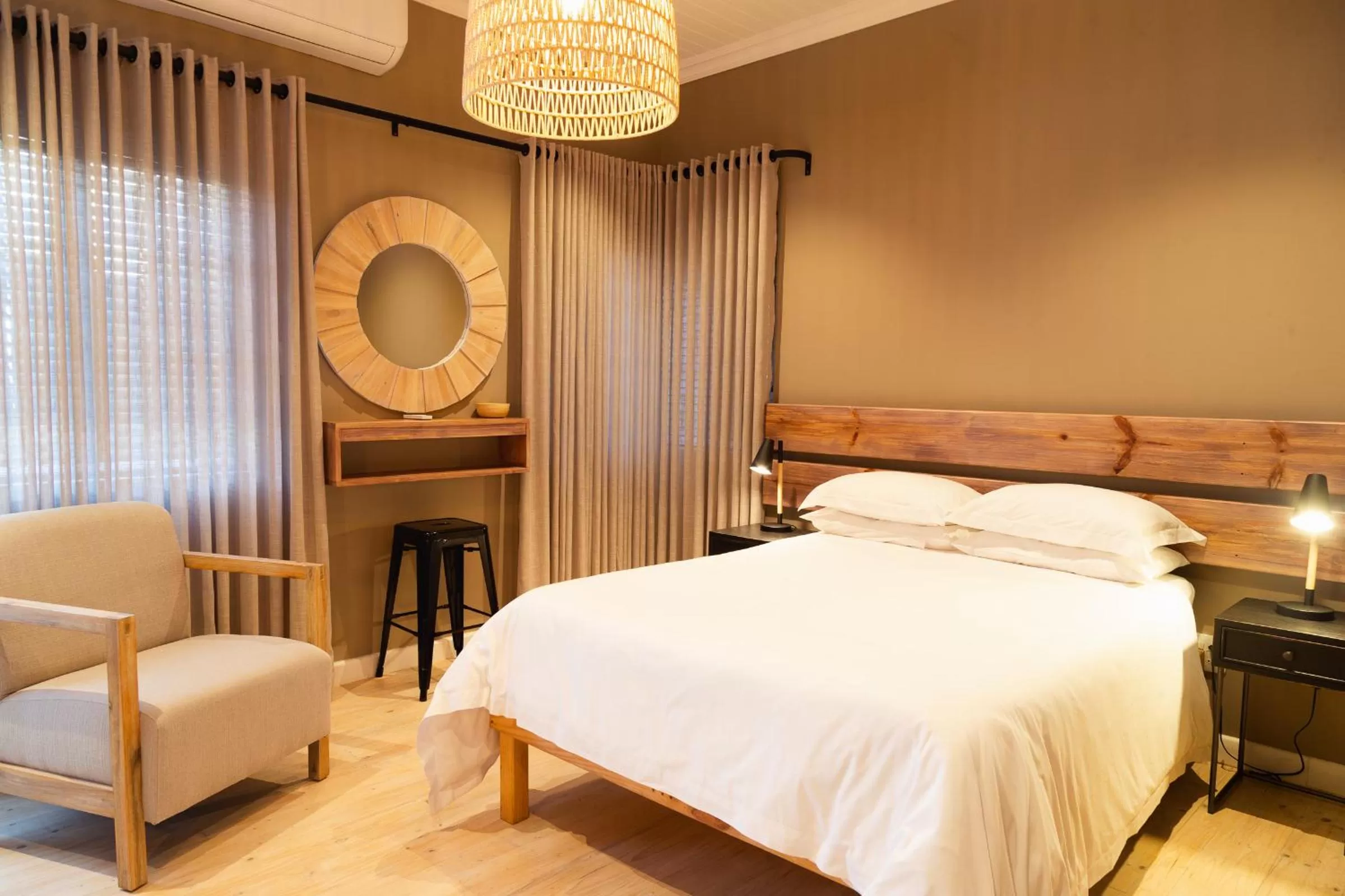 Photo of the whole room, Bed in Loerie Guest Lodge