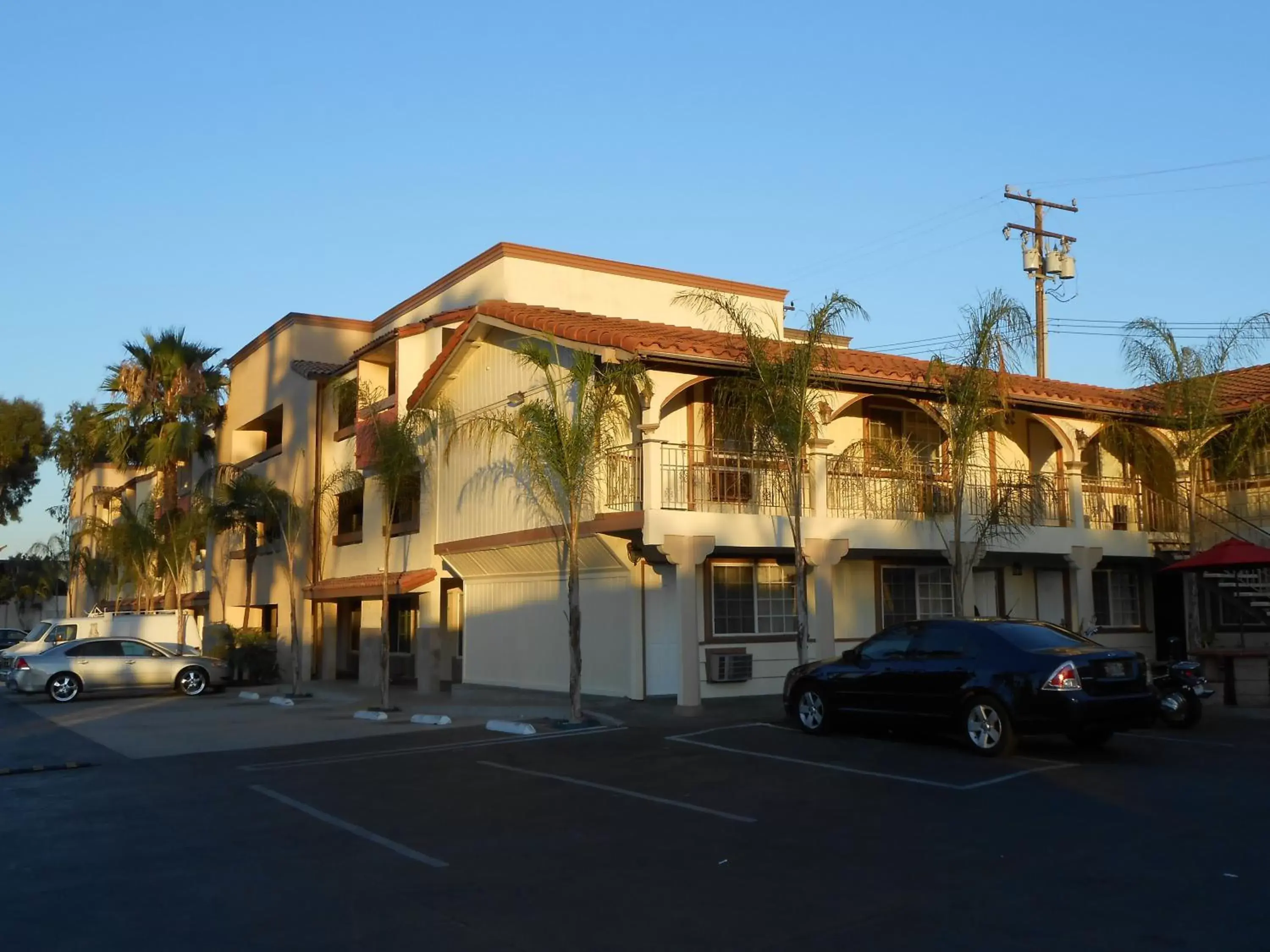 Facade/entrance, Property Building in Best Inn & Suites