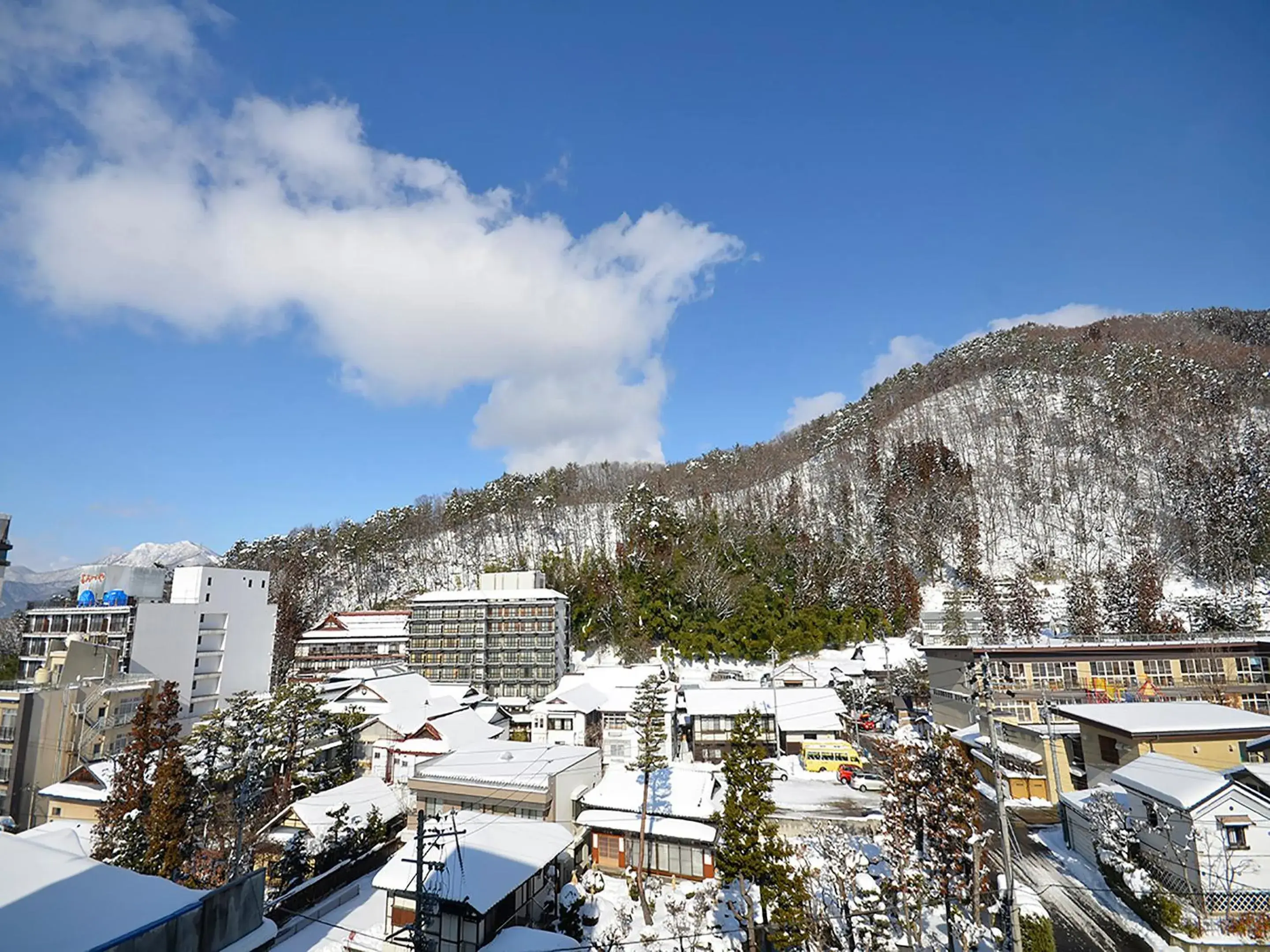 Neighbourhood, Winter in Ryokan Biyunoyado