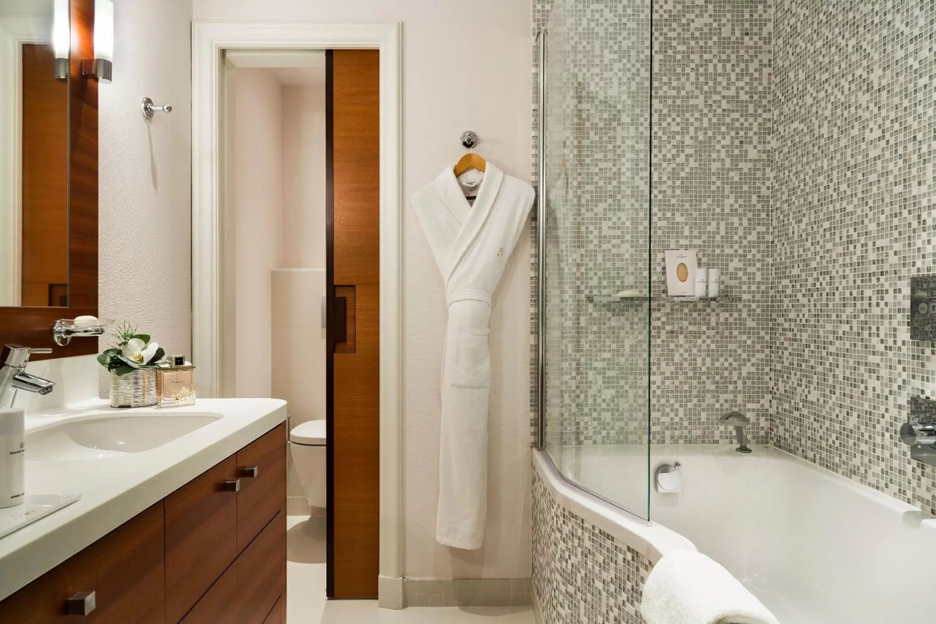 Bathroom in Hôtel Barrière Le Normandy