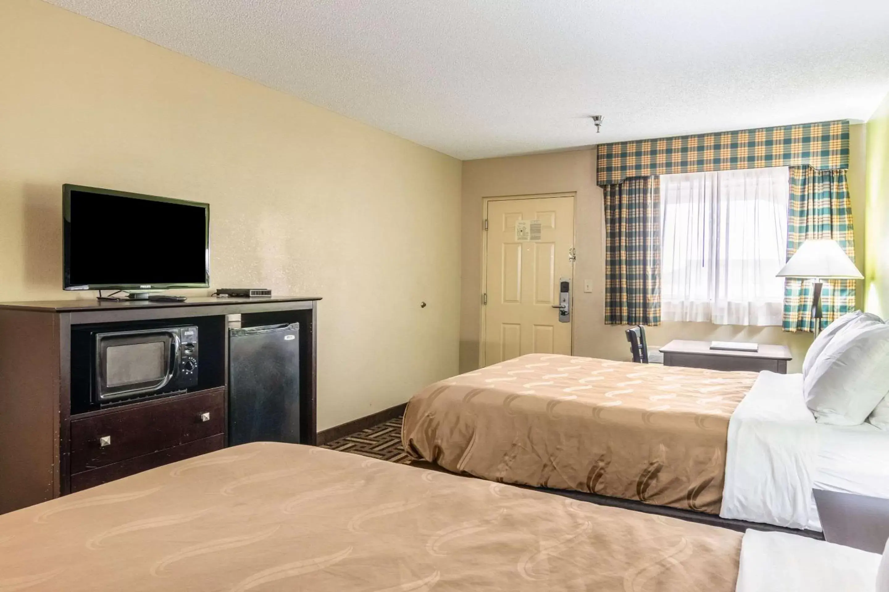 Photo of the whole room, Bed in Quality Inn & Suites Dublin