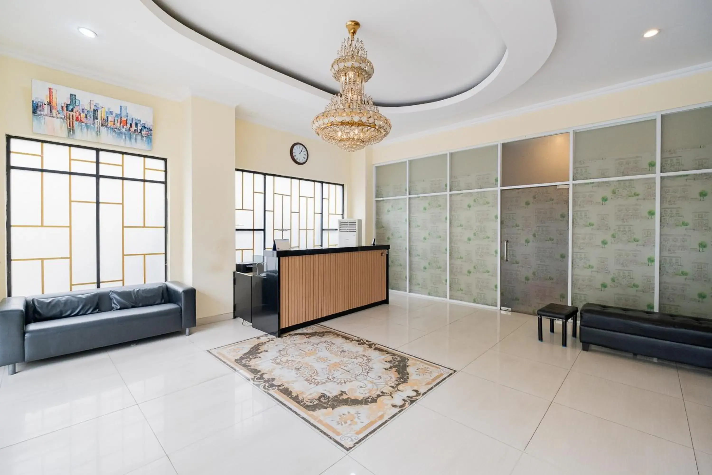 Lobby or reception in RedDoorz Plus @ Cideng Barat Lobby or reception in RedDoorz Plus @ Cideng Barat