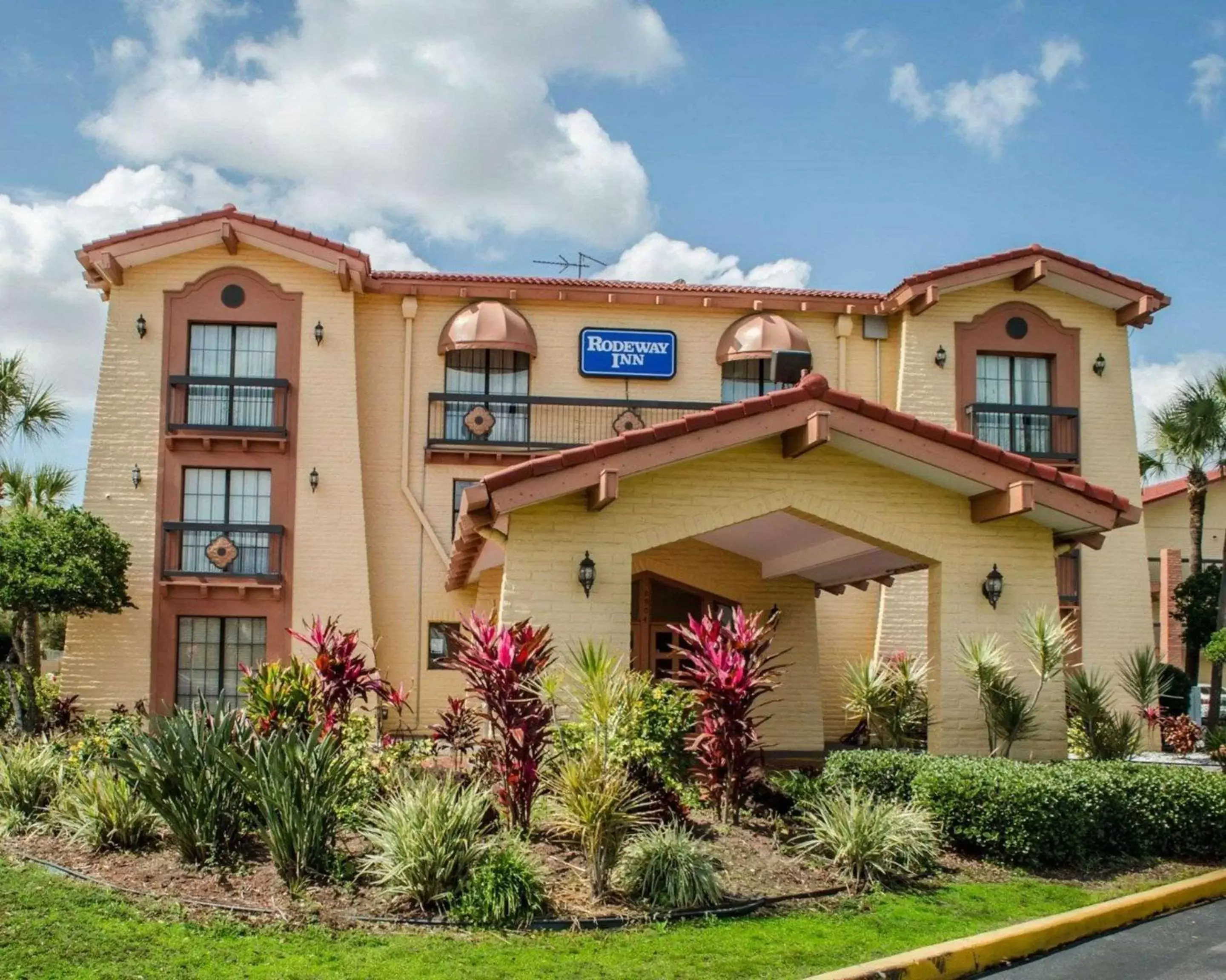 Property Building in Rodeway Inn Near Ybor City - Casino