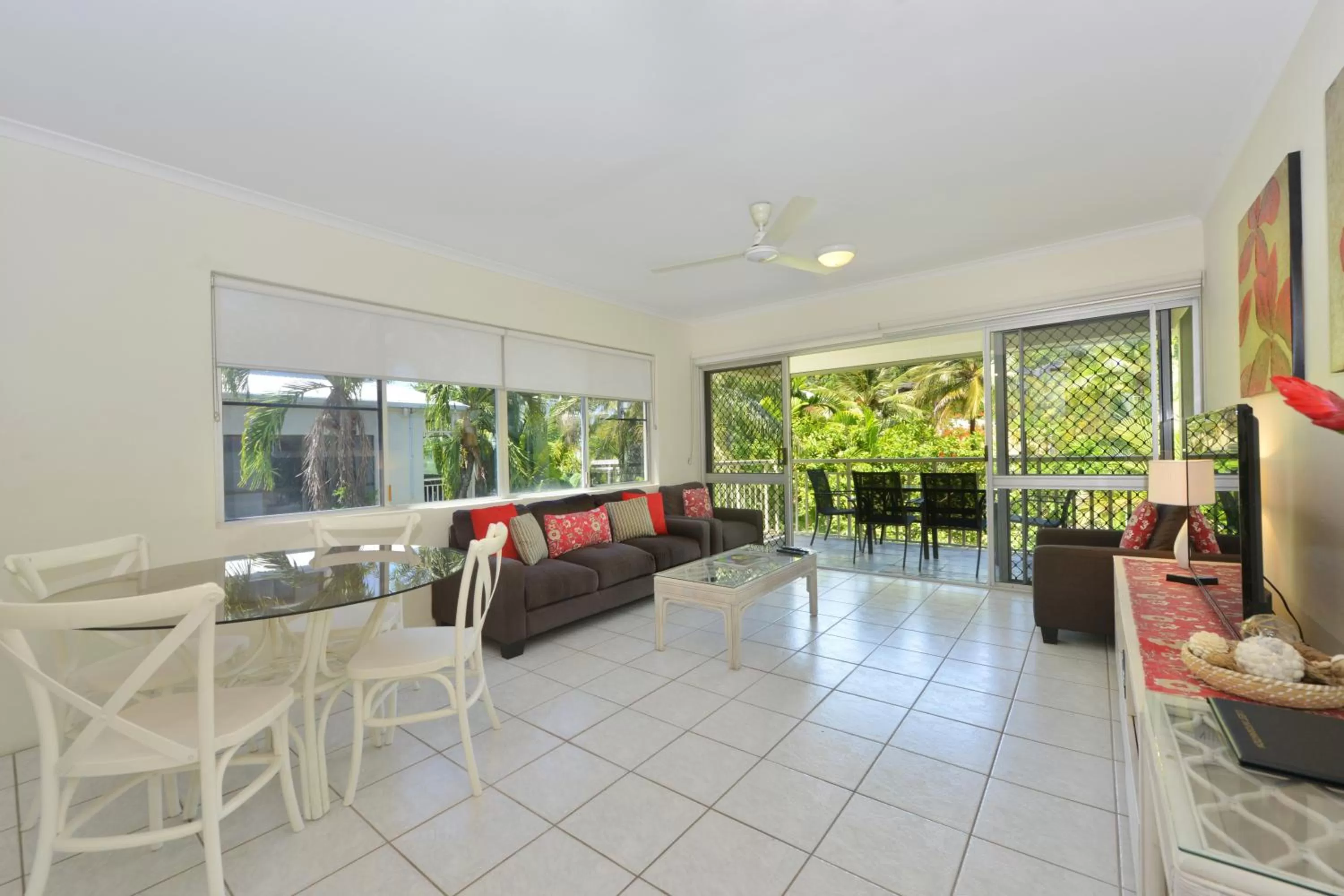 Living room in Driftwood Mantaray - Official Onsite Reception and Check In