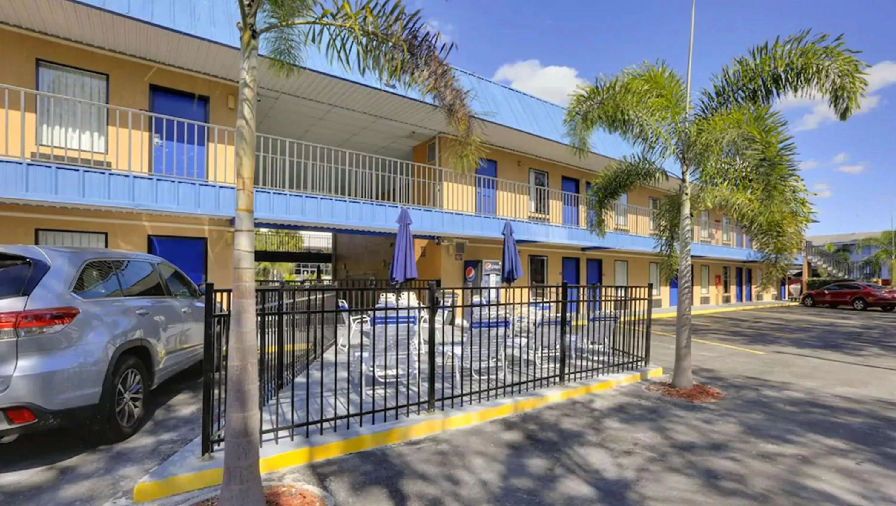 Property building in Magnuson Hotel Bradenton