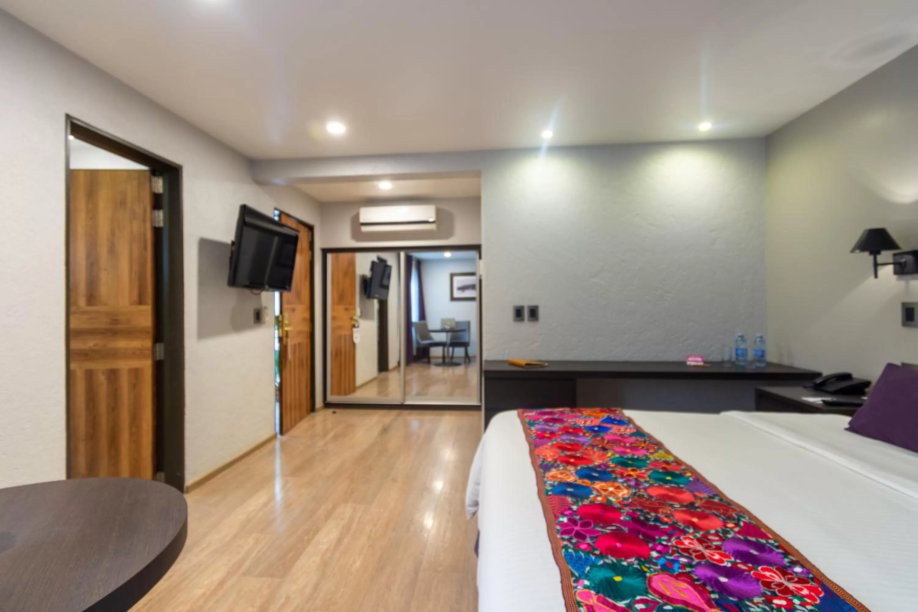 Photo of the whole room, Bed in Hotel Flamingo Inn