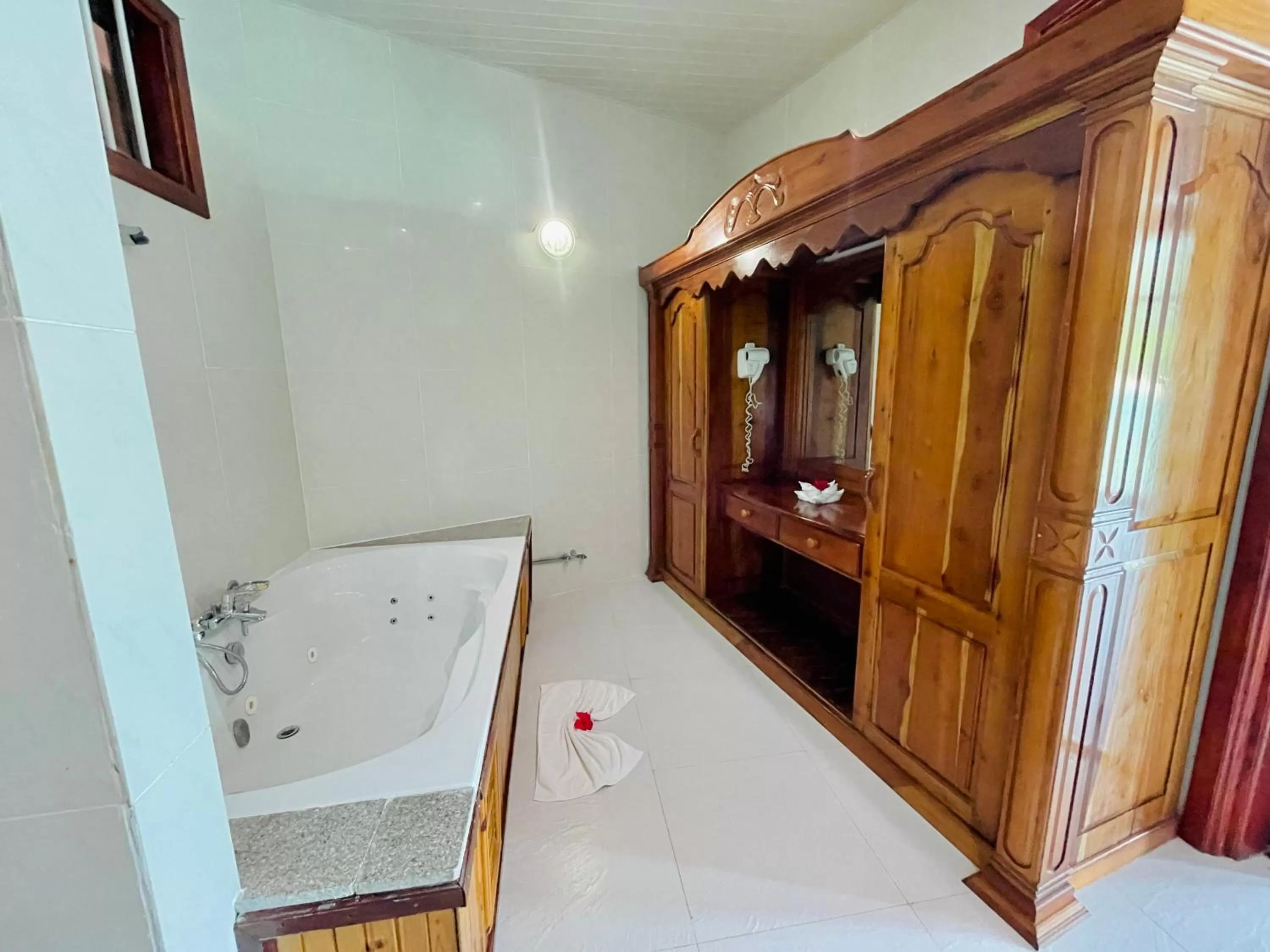 Bathroom, Bed in Villa Chez Batista