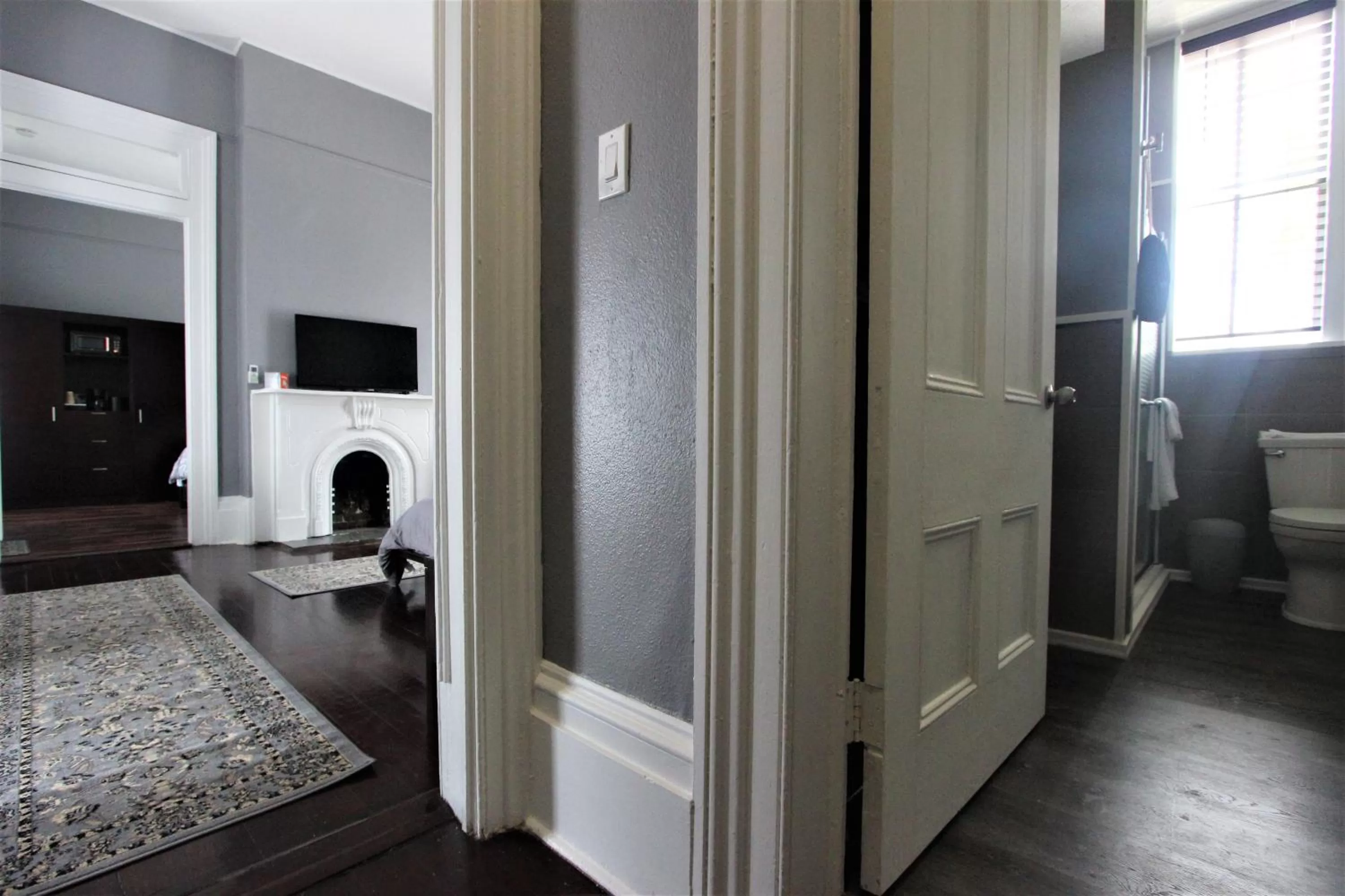 Bathroom, Bed in The George Manor