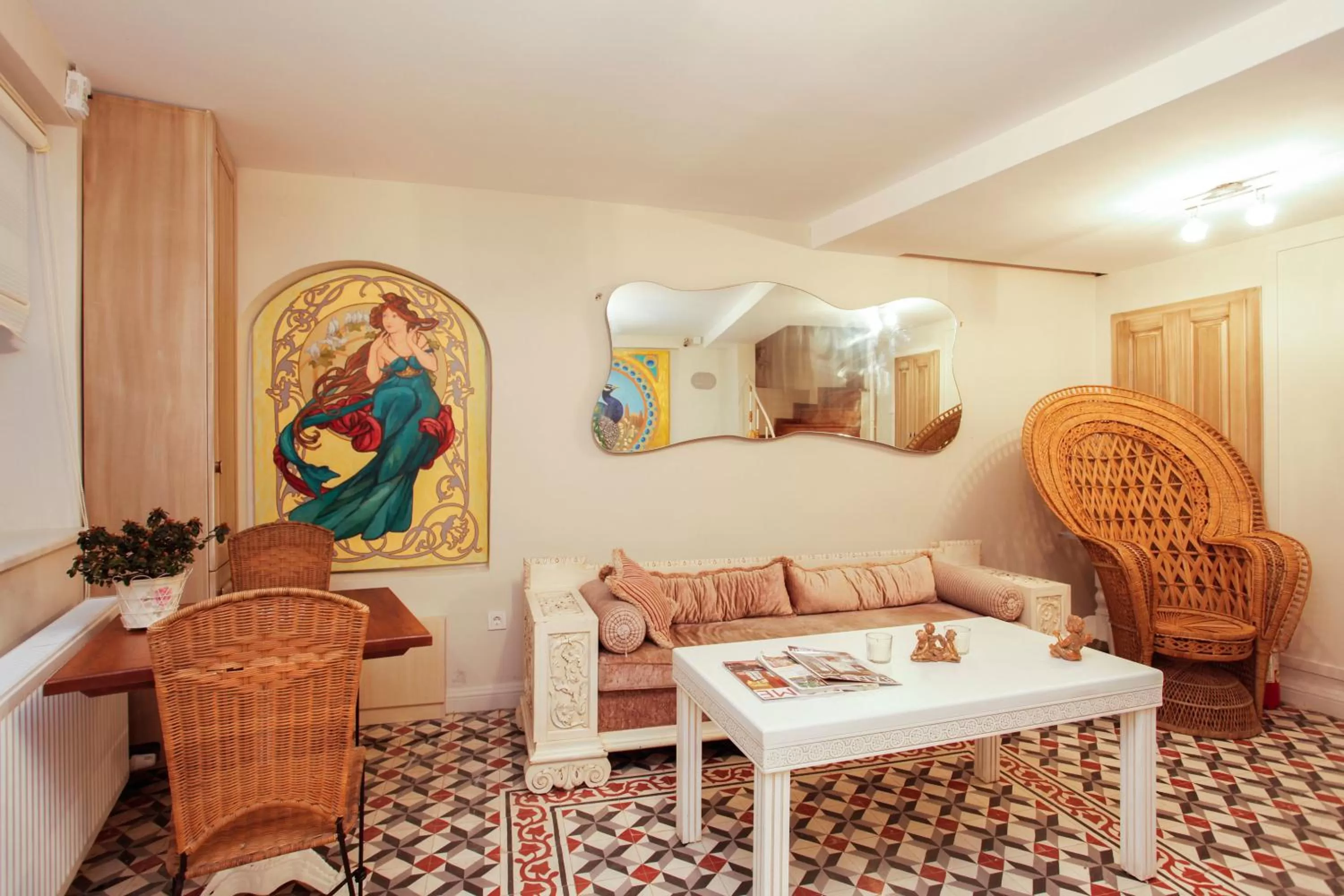 Communal lounge/ TV room in The Loft Istanbul