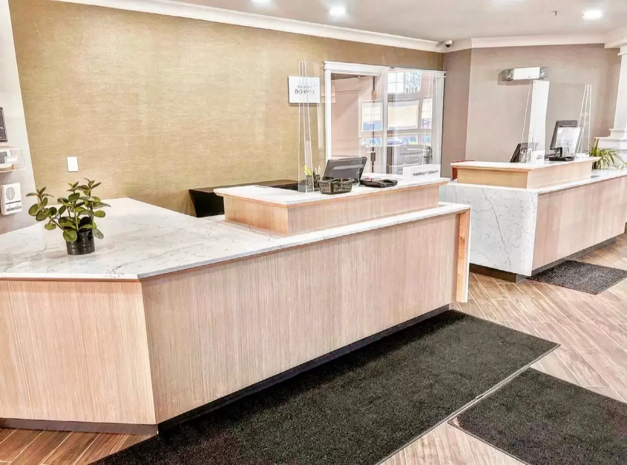 Lobby or reception, Kitchen/Kitchenette in Residence Inn by Marriott Whitby