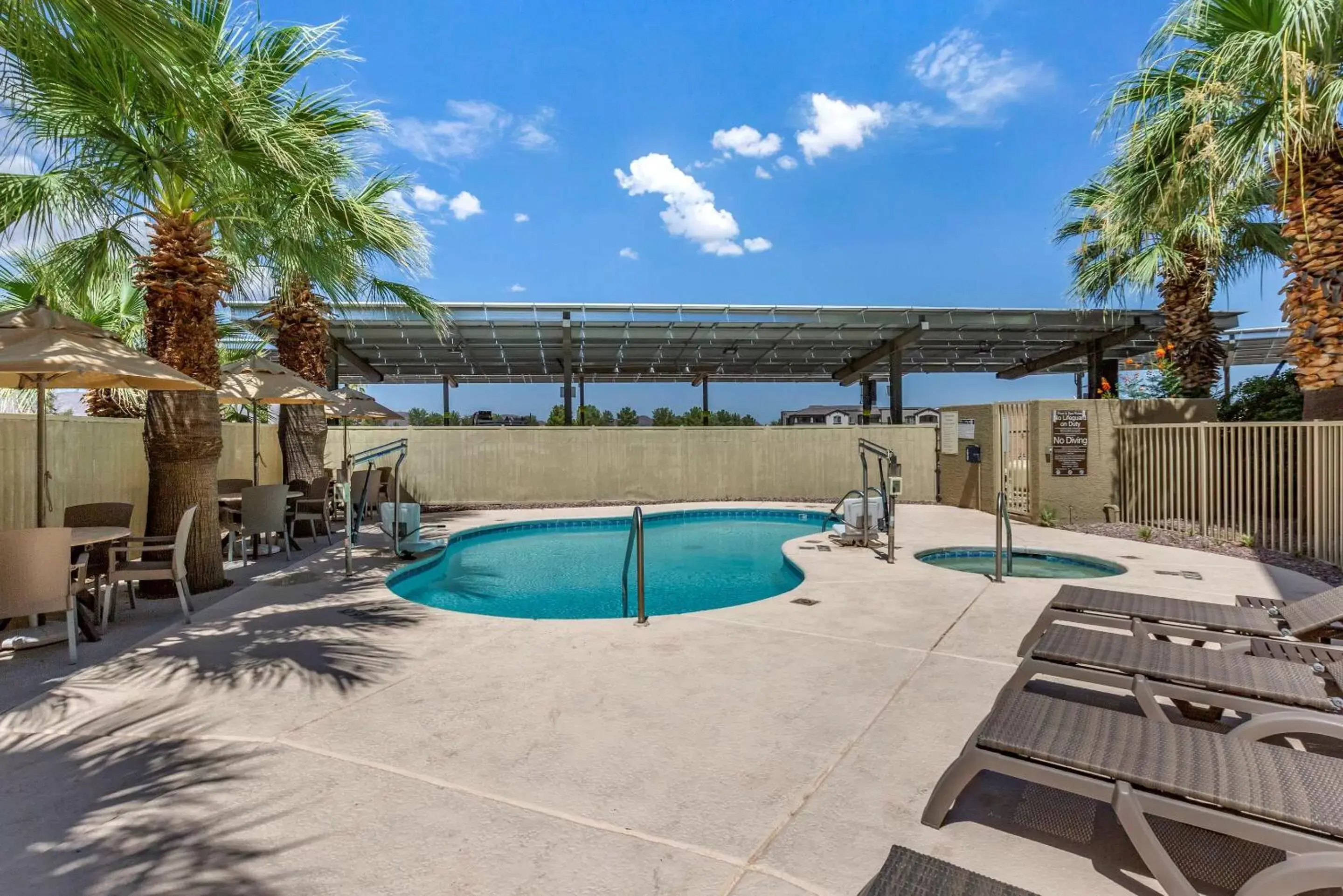 On site, Swimming Pool in Comfort Inn & Suites North Tucson Marana