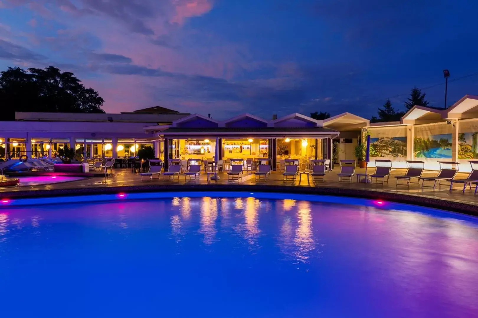 Swimming Pool in Hotel Mioni Royal San