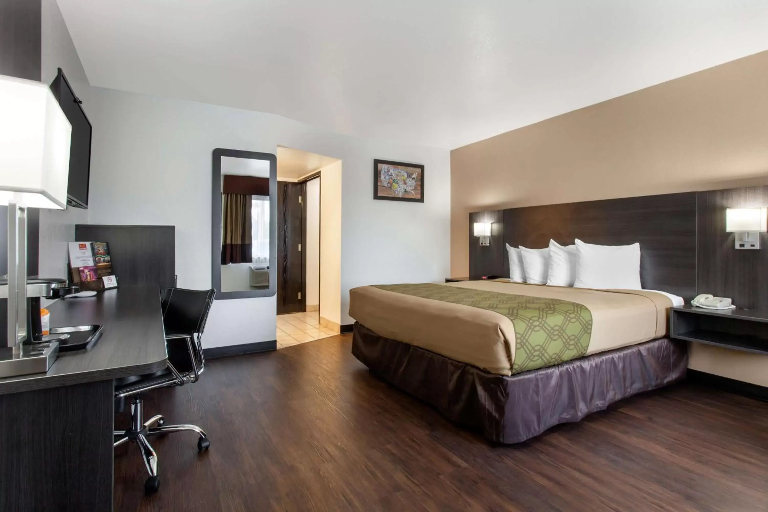 Photo of the whole room, Bed in SureStay Hotel by Best Western Phoenix Airport