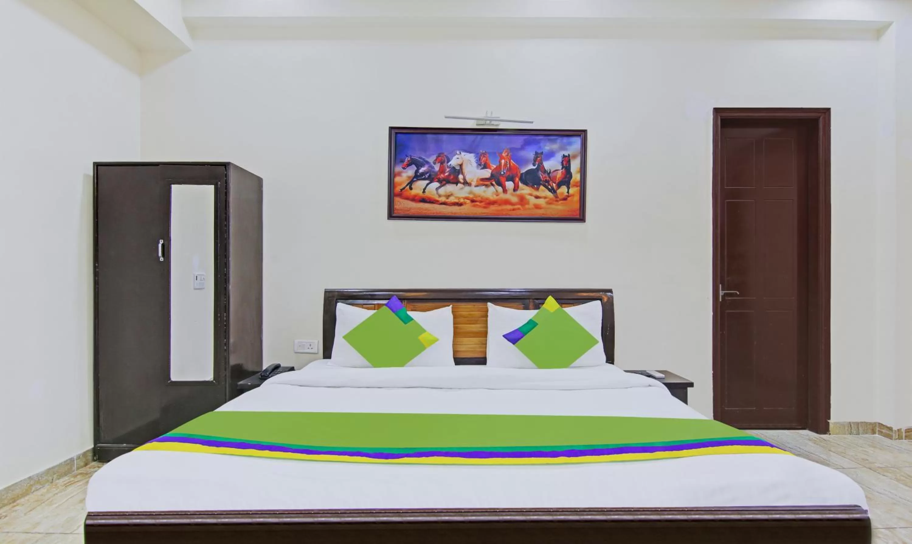 Bed in Treebo Trend Amaya Inn Sector 72