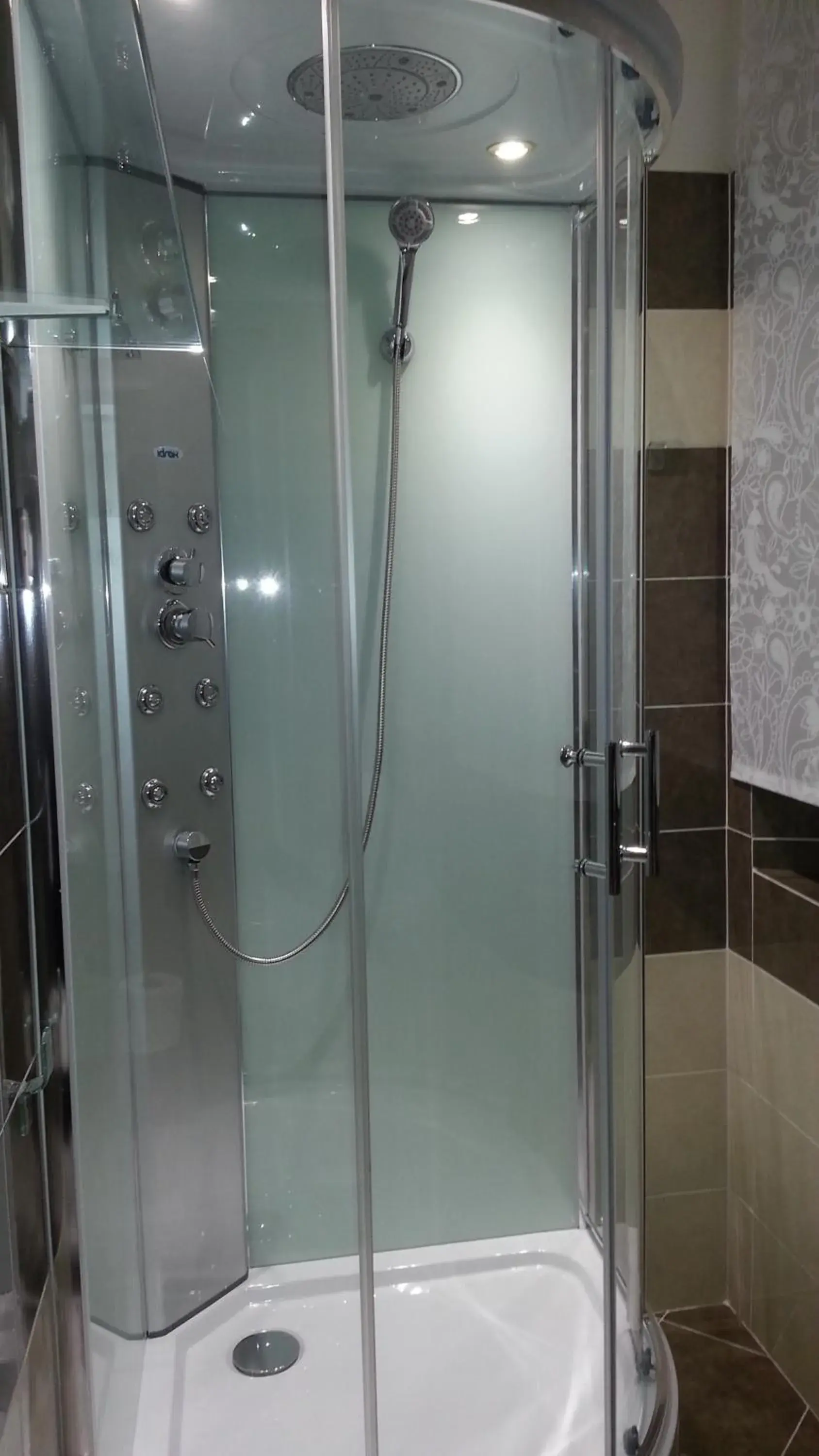 Shower, Bathroom in Antico Hotel Moderno