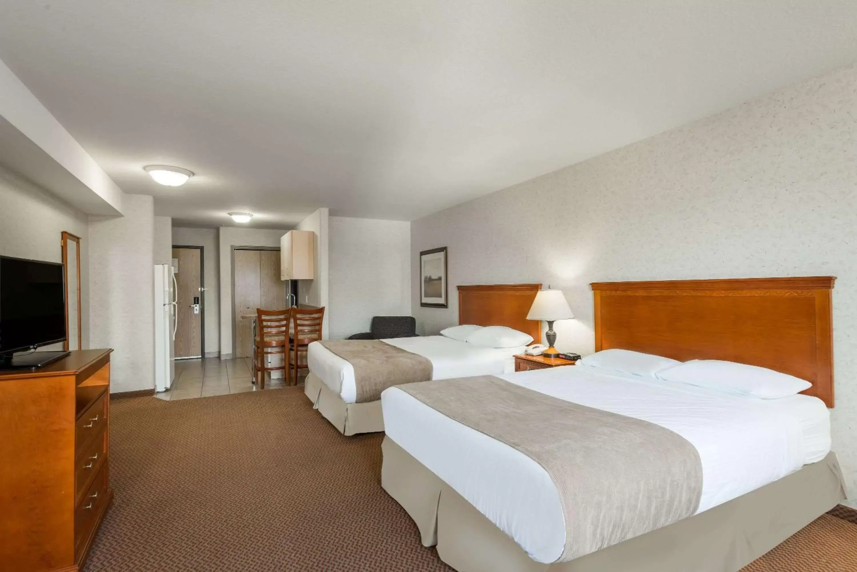 Photo of the whole room, Bed in Super 8 by Wyndham Grande Prairie