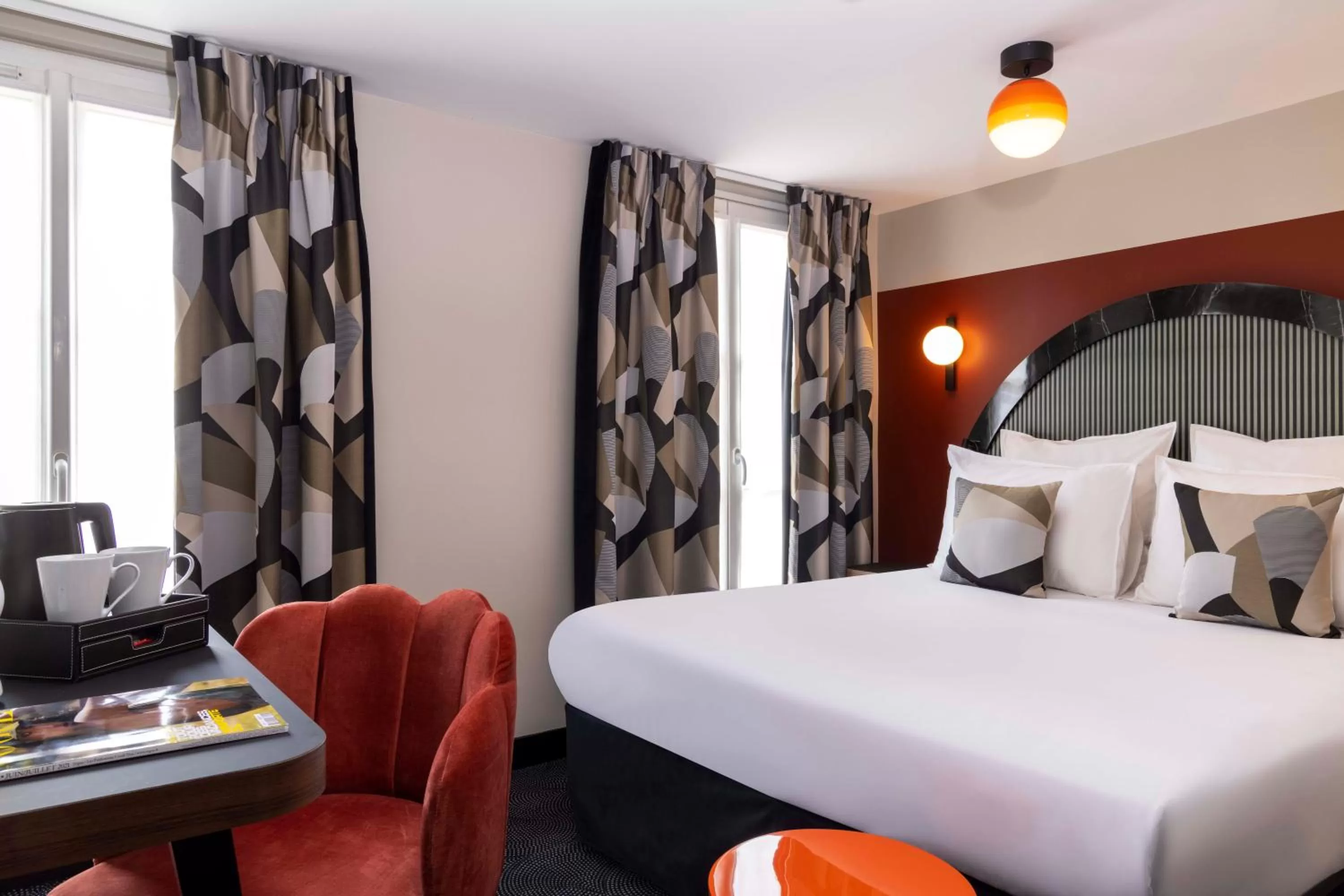 Bedroom, Bed in Hôtel Regina Opéra Grands Boulevards