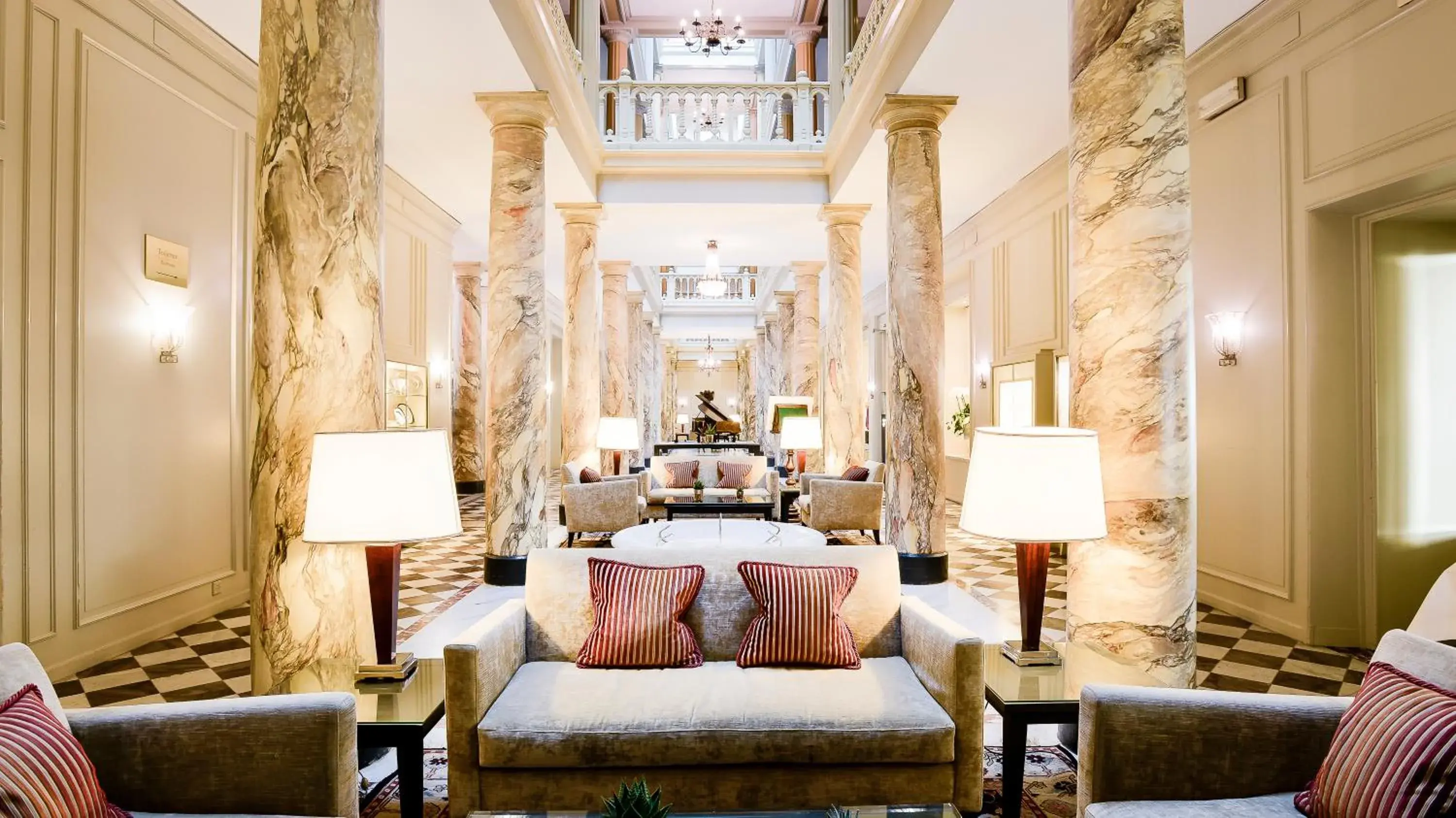 Lobby or reception, Seating Area in Hotel Des Trois Couronnes & Spa - The Leading Hotels of the World