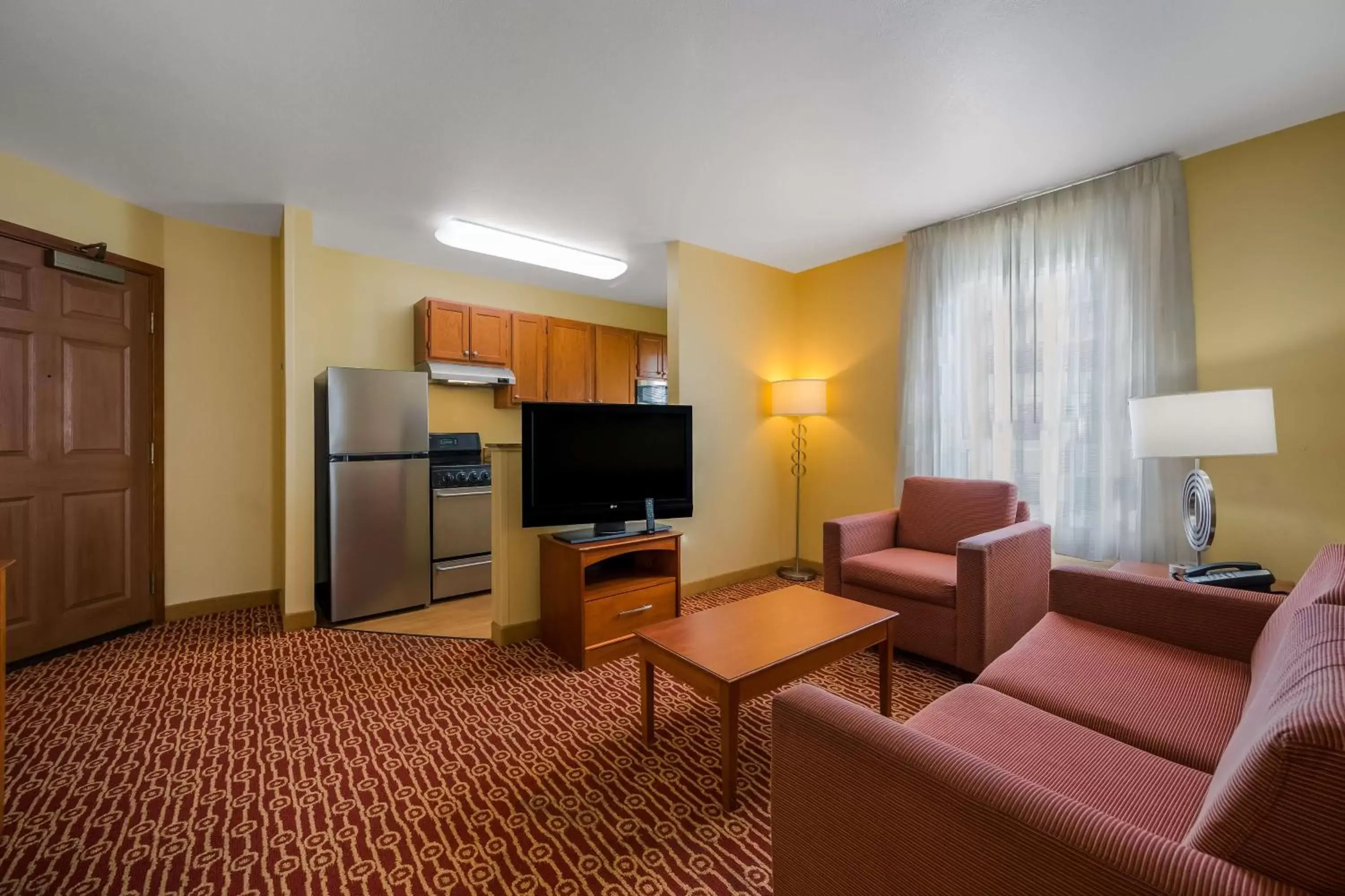 Photo of the whole room, TV/Entertainment Center in Sonesta Simply Suites Detroit Novi