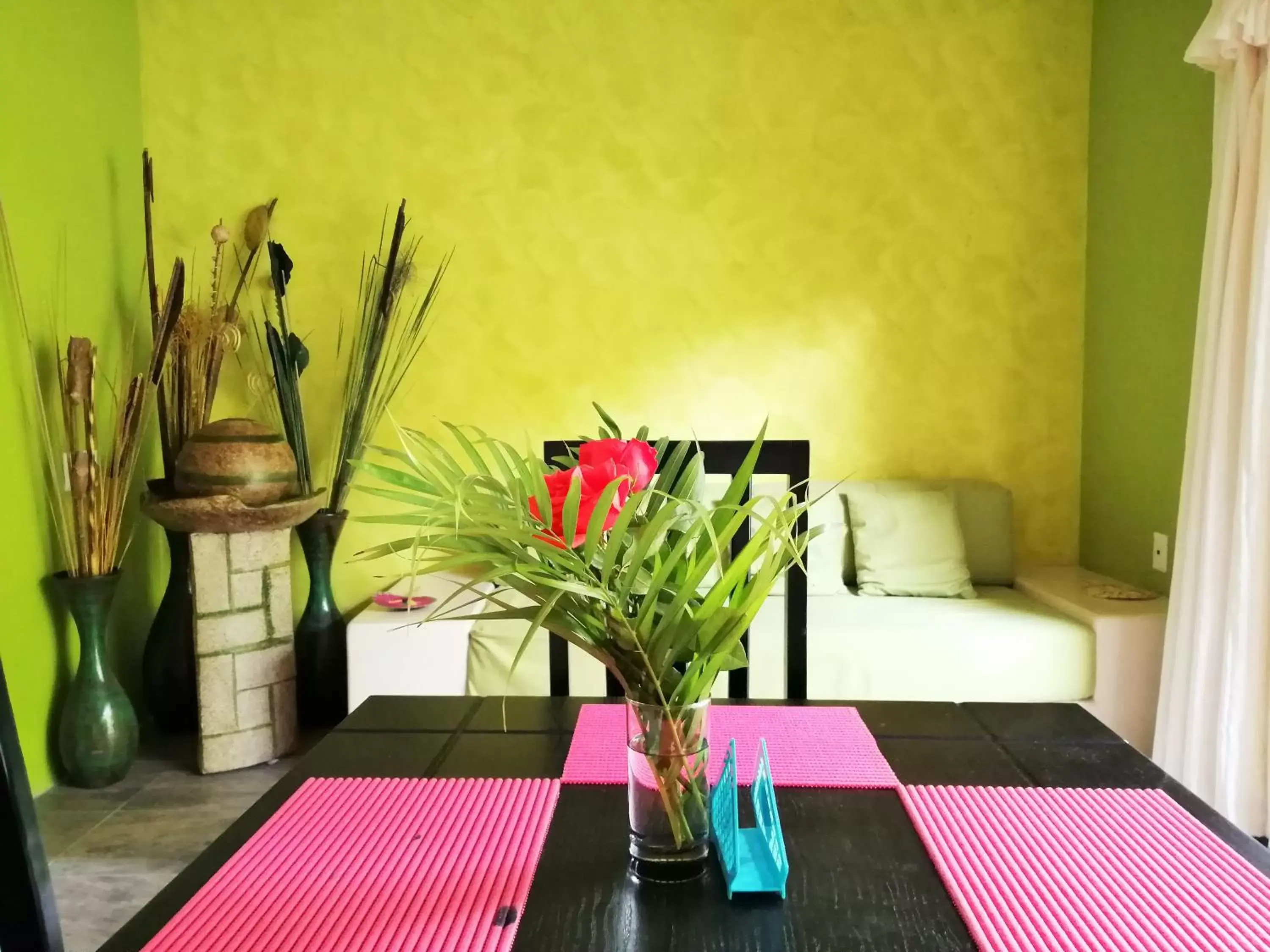 Dining area in Ceiba Studios