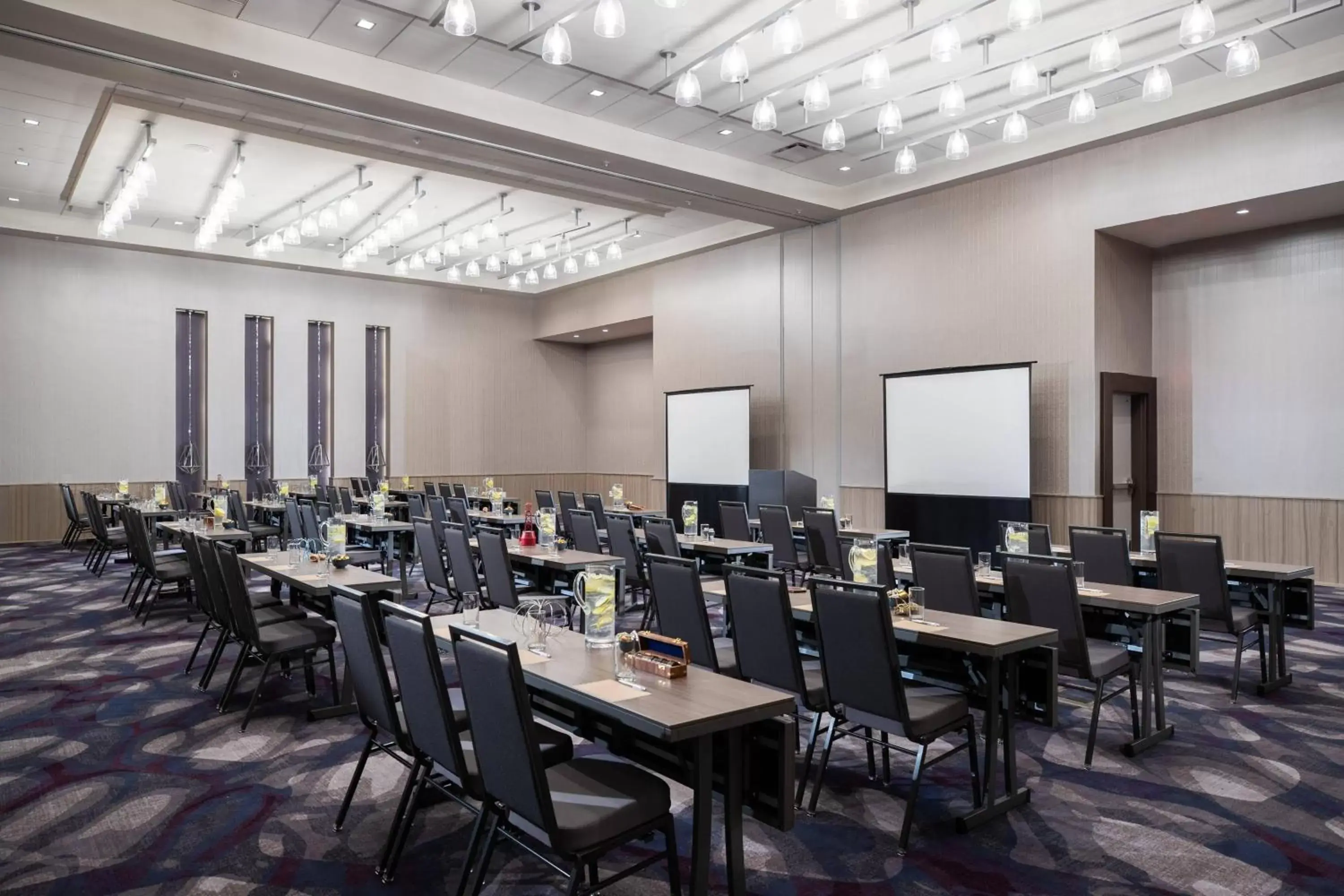 Meeting/conference room in Renaissance Columbus Westerville-Polaris Hotel