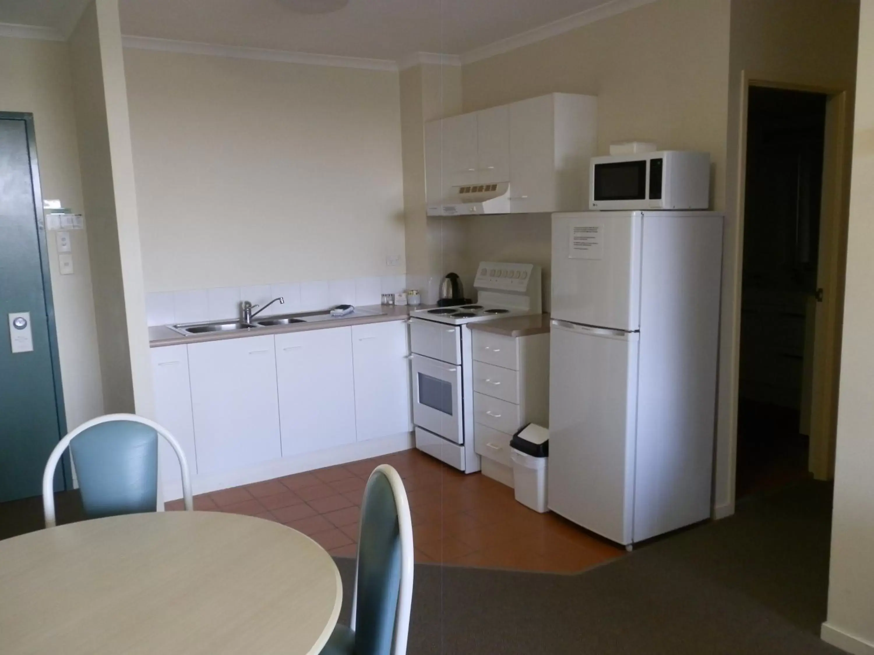 Kitchen or kitchenette in Chasely Apartment Hotel