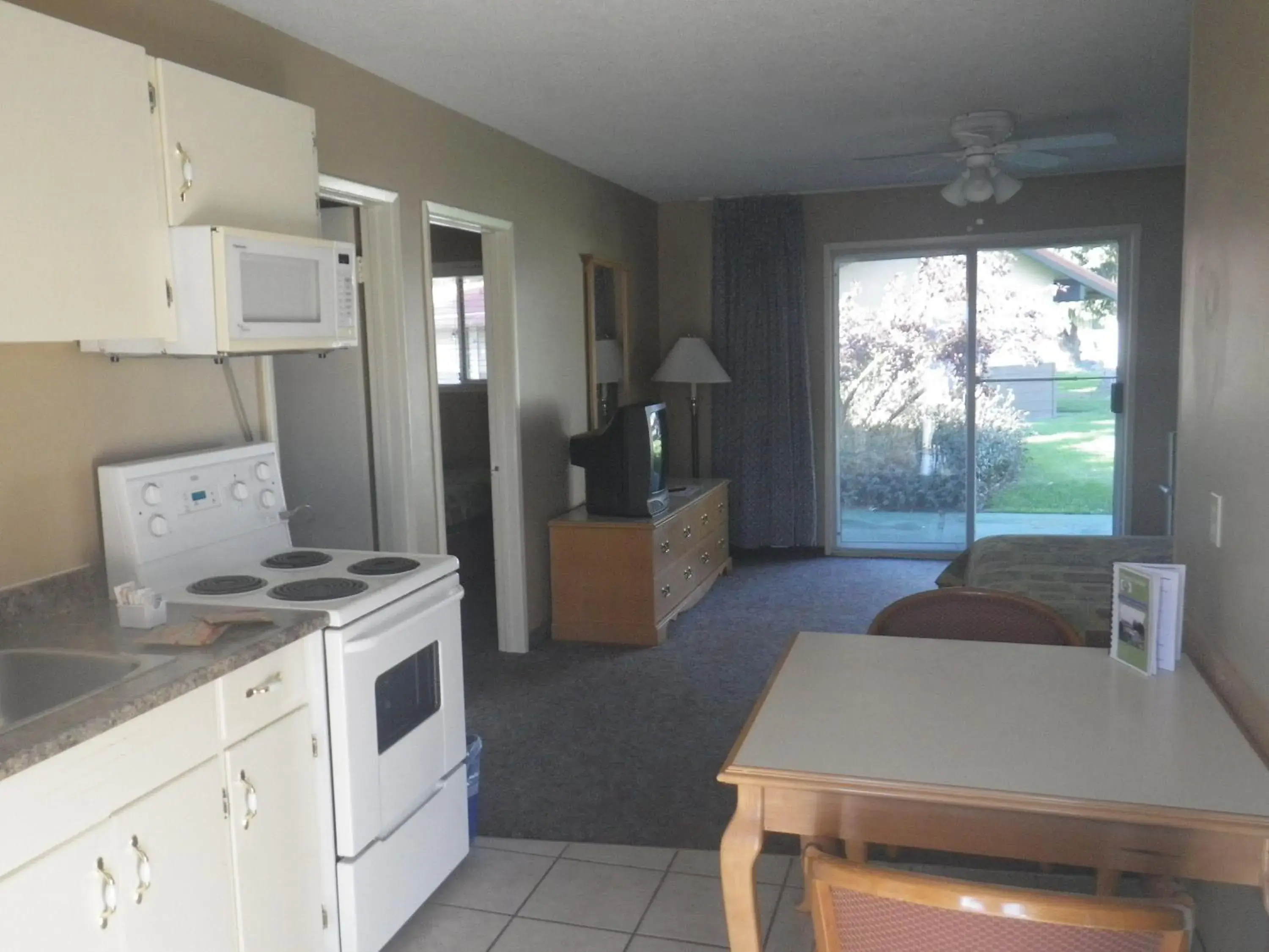 Kitchen or kitchenette, Kitchen/Kitchenette in Okanagan Seasons Resort