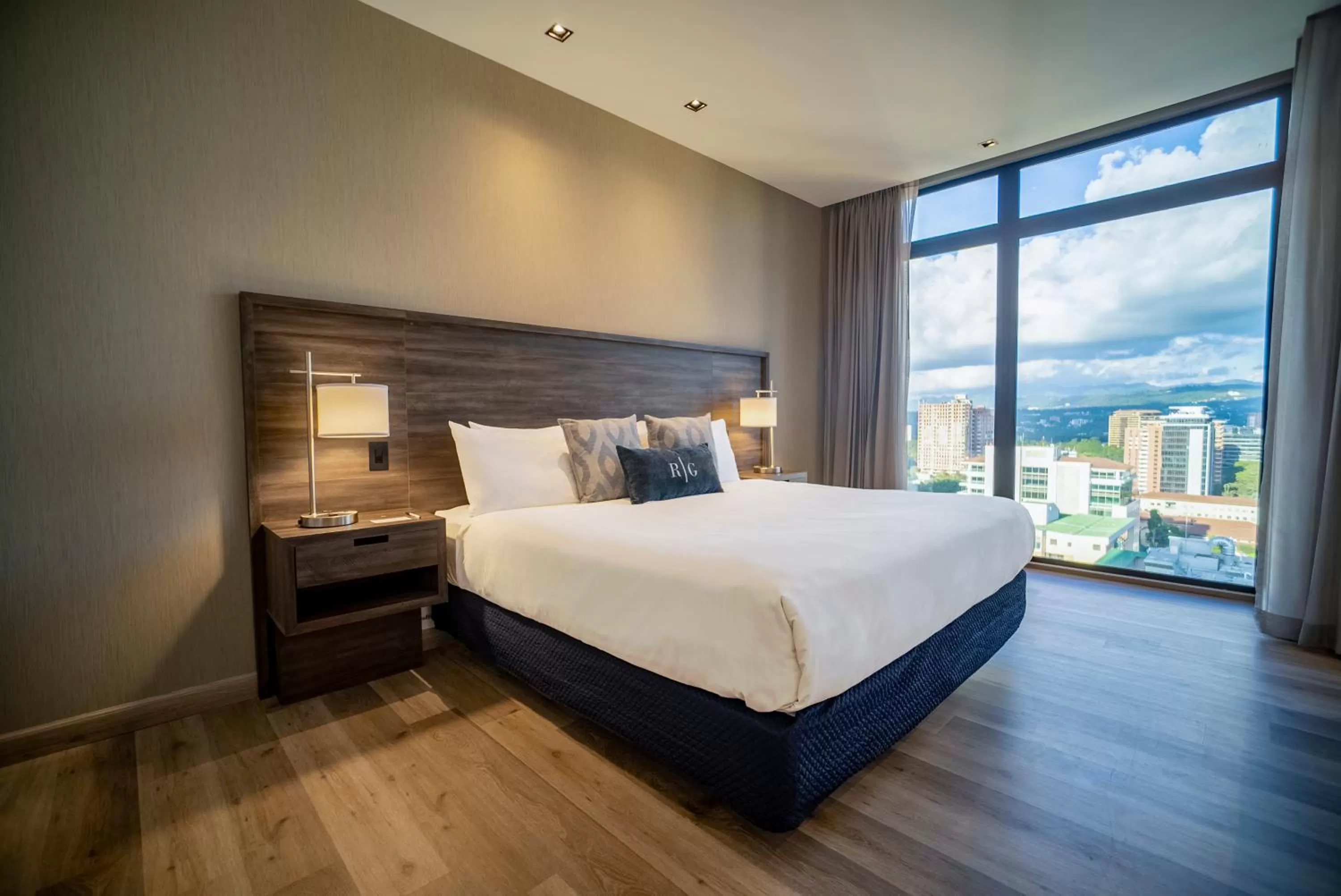 Bedroom, Bed in Wyndham Garden Guatemala City