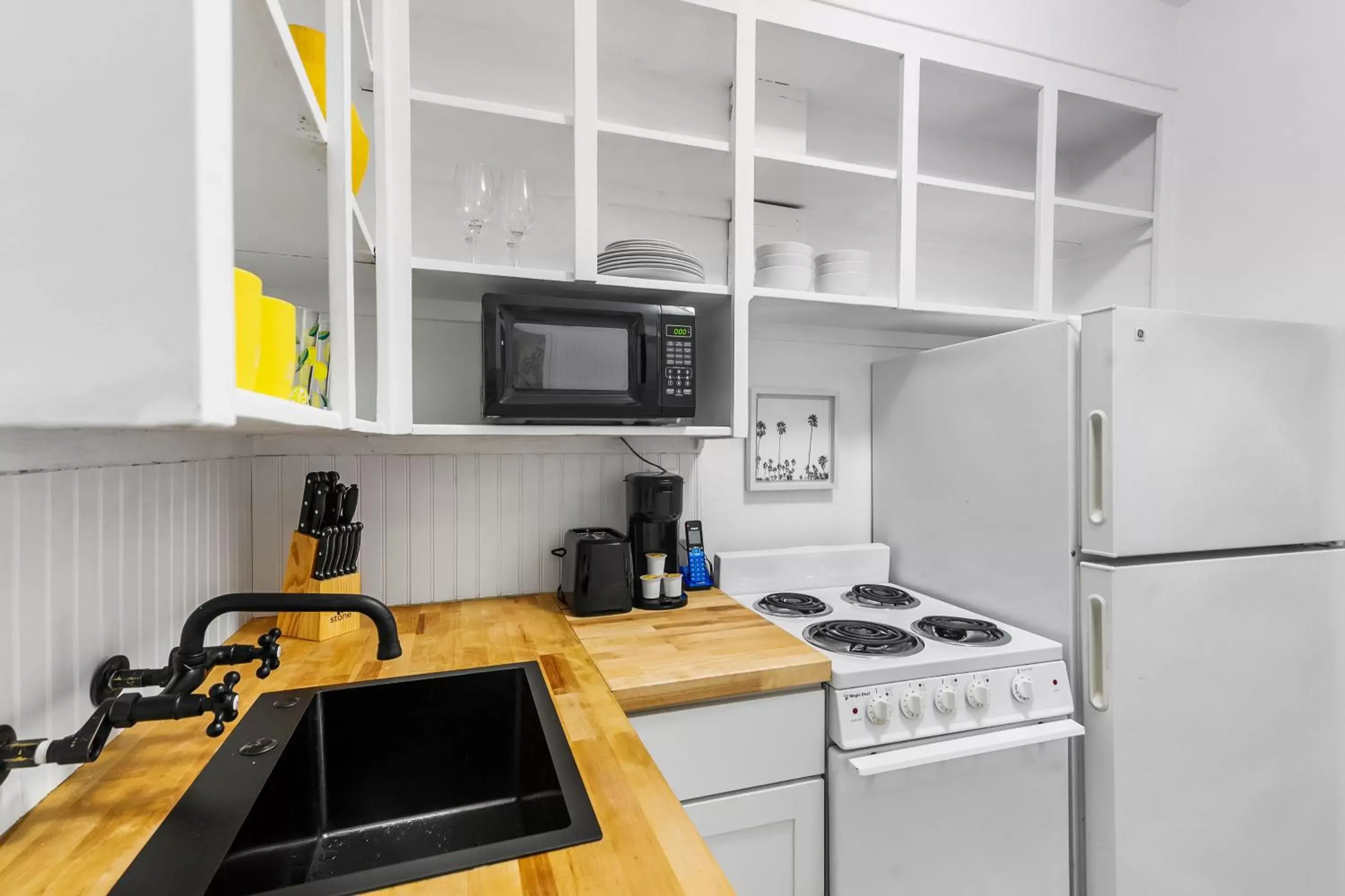 kitchen, Kitchen/Kitchenette in Alani Bay Villas