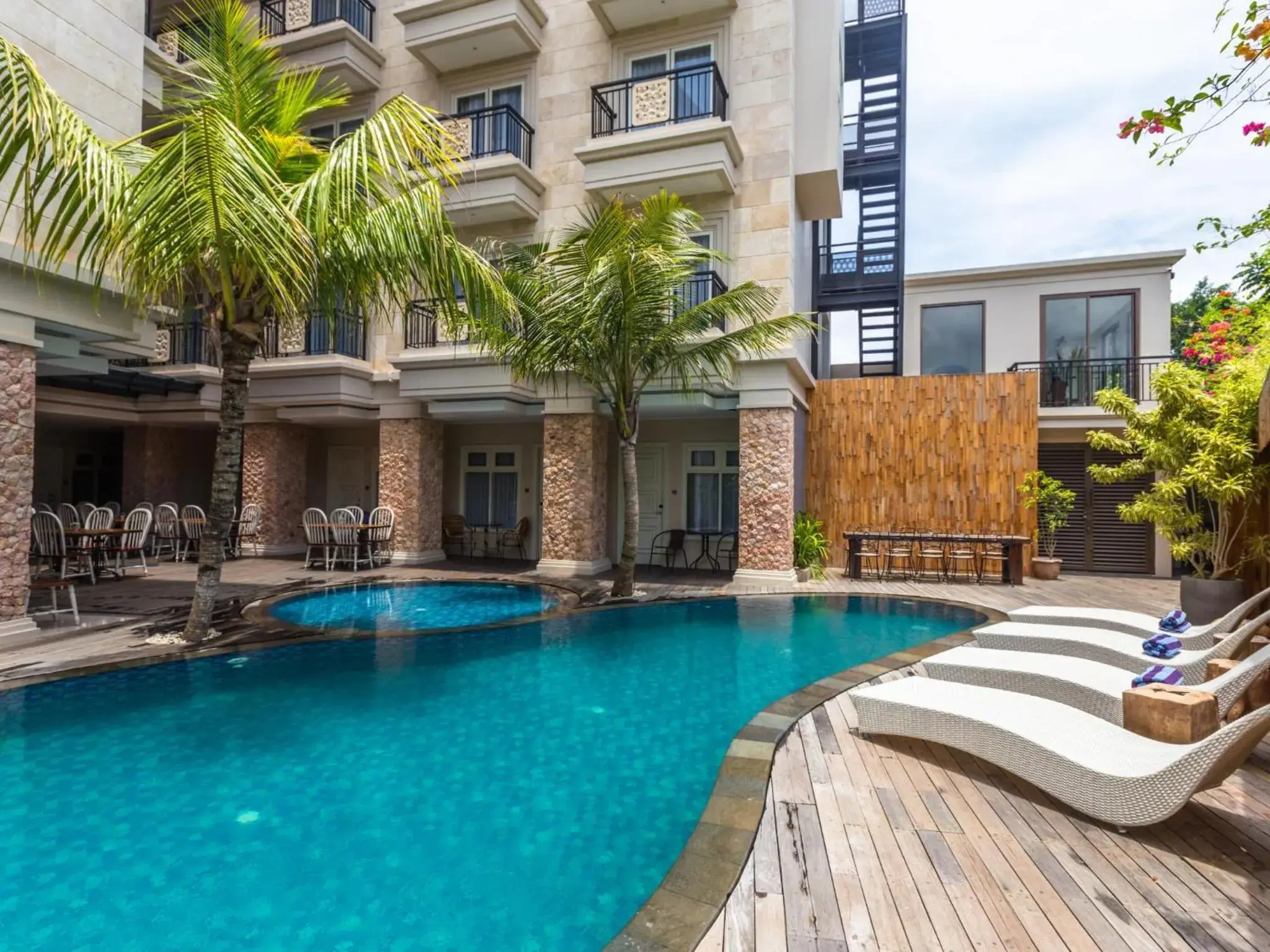 Property Building in Alron Hotel Kuta Powered by Archipelago