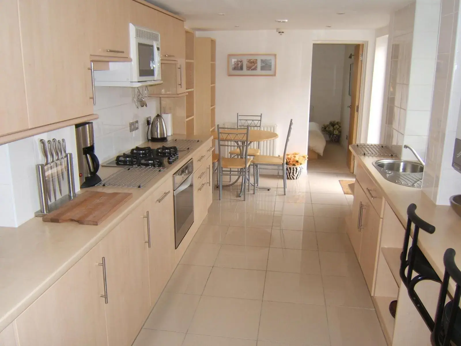 Kitchen/Kitchenette in Earle House Serviced Apartments