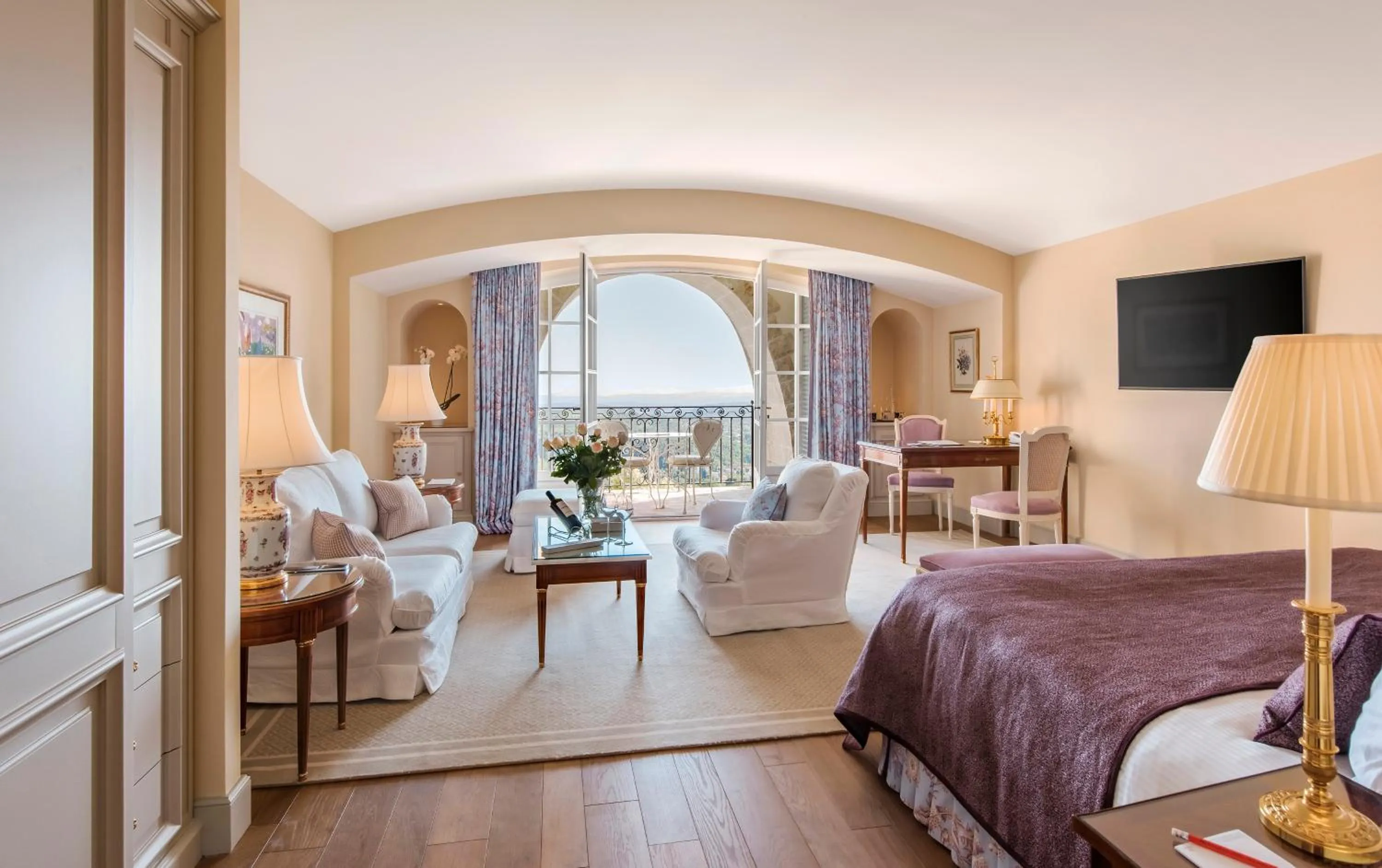 Photo of the whole room, Bed in Château Saint-Martin & Spa, Oetker Hotels