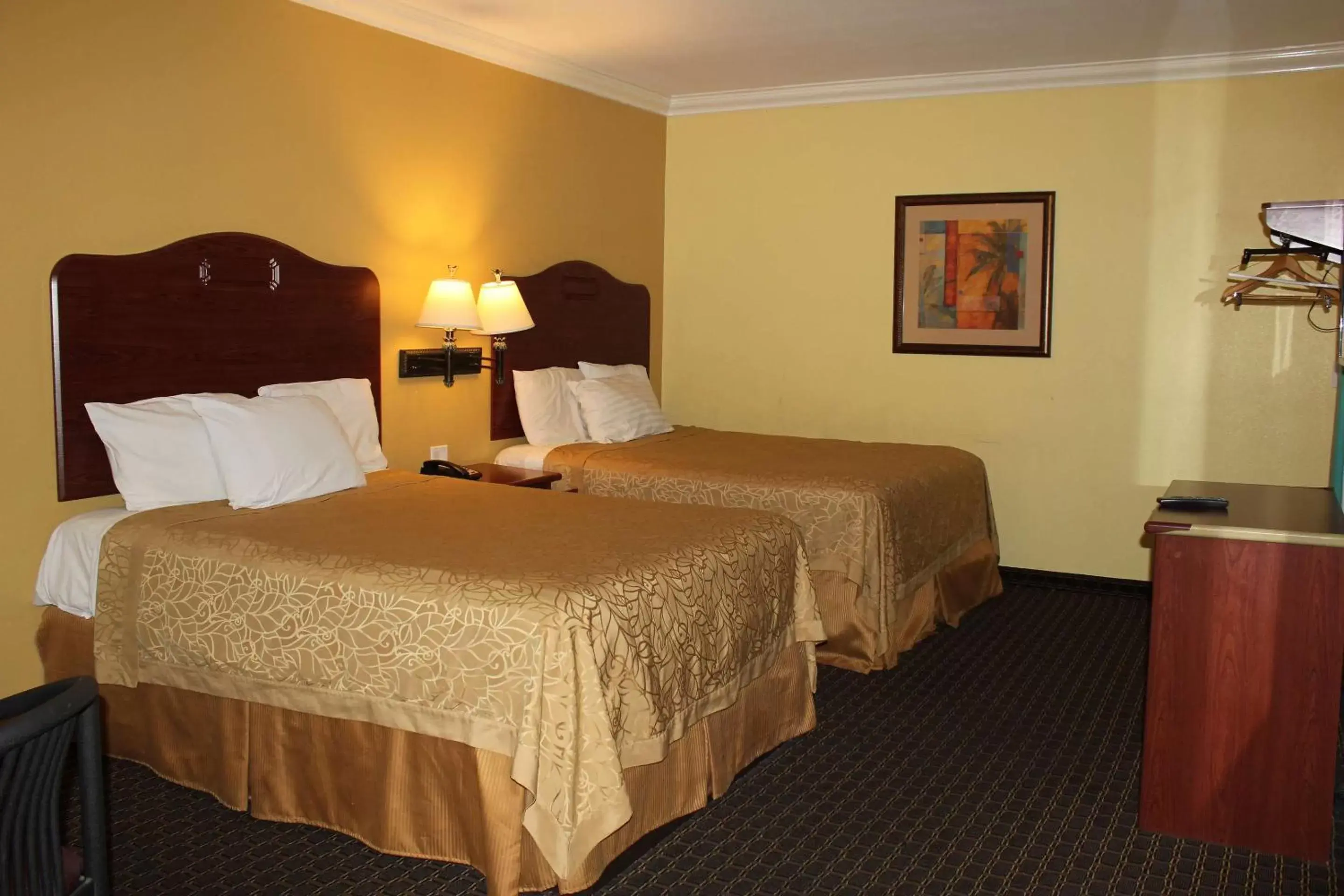 Queen Room with Two Queen Beds - Non-Smoking in Motel 6 South Gate CA