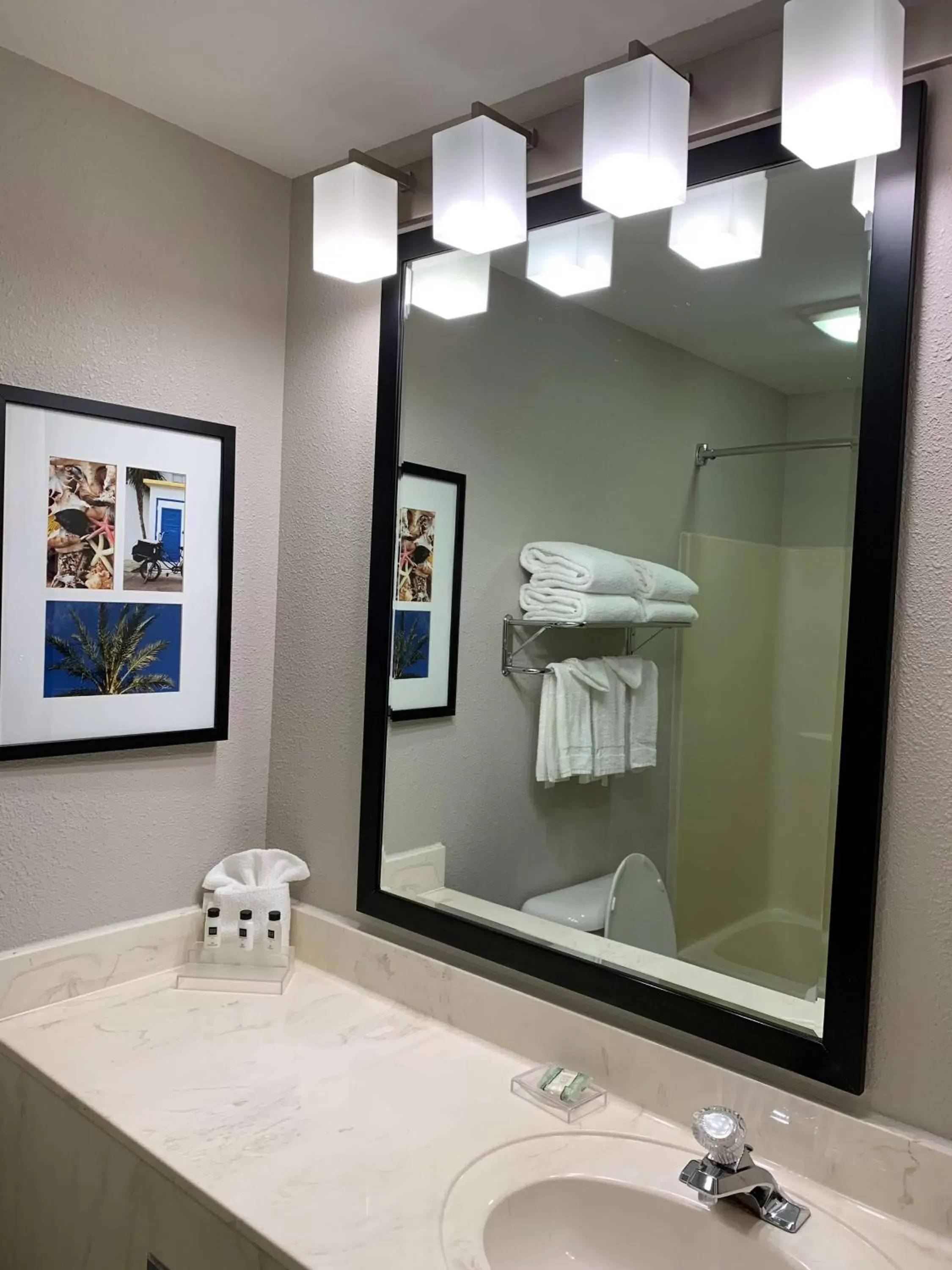 Bathroom in Country Inn & Suites by Radisson, Kenosha, WI