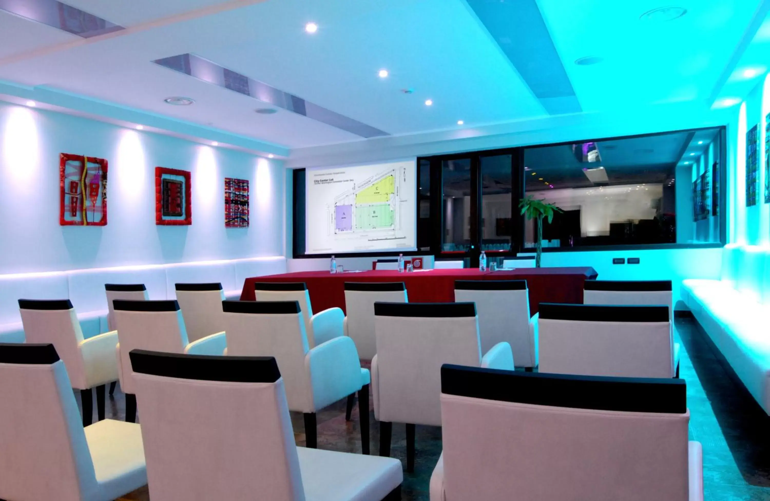 TV and multimedia, Restaurant/Places to Eat in Hotel Villa Pannonia