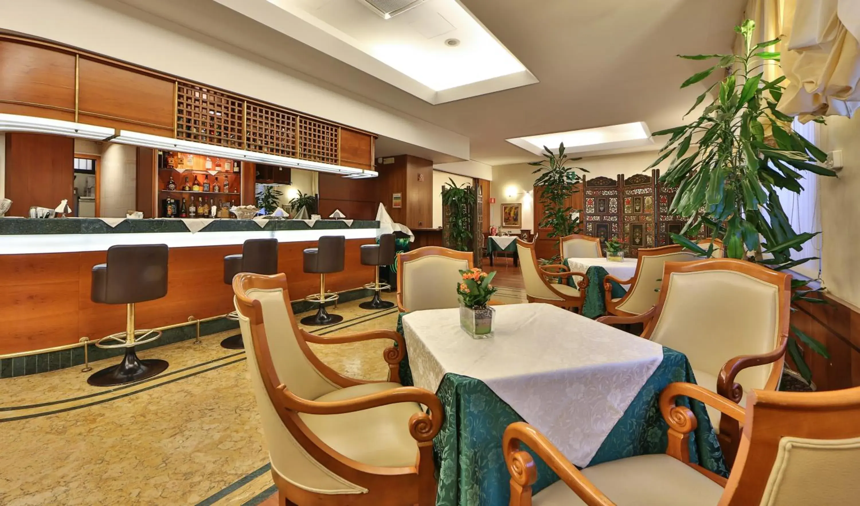 Lounge or bar, Restaurant/Places to Eat in Hotel Mirage, Sure Hotel Collection by Best Western