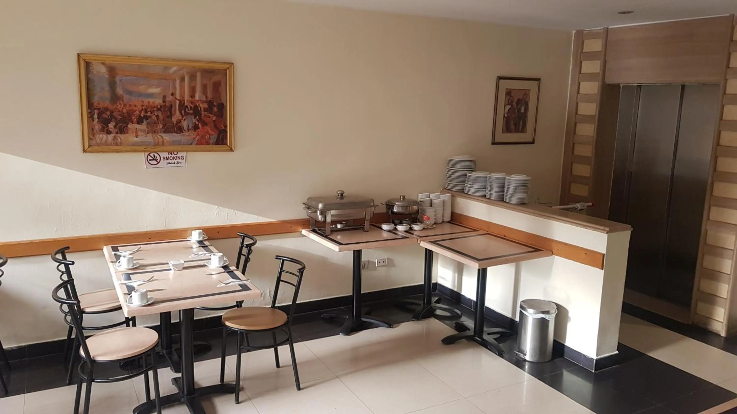 Restaurant/places to eat in Green Plaza Inn '''Business &Families Only'''