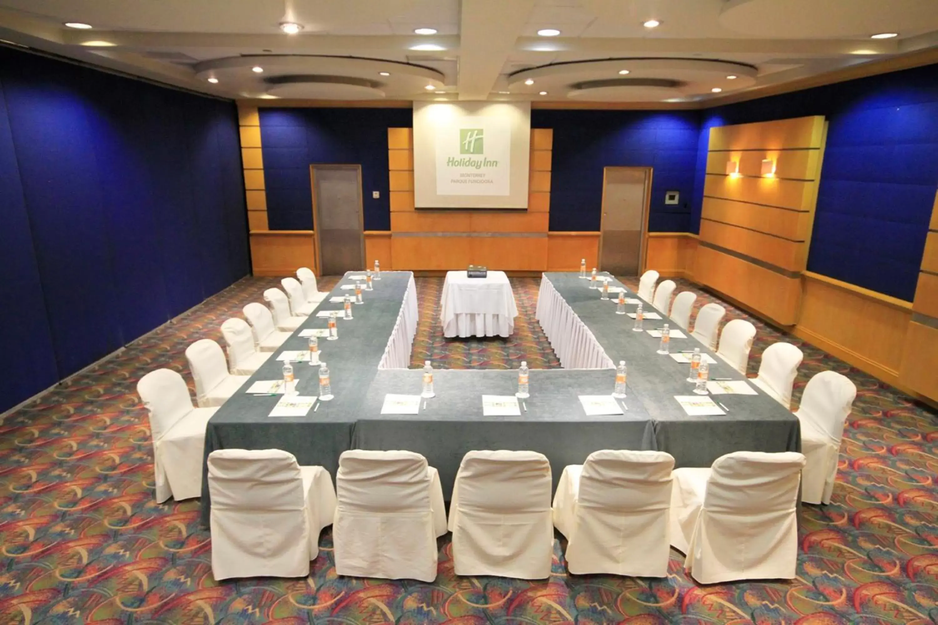 Meeting/conference room in Holiday Inn Monterrey-Parque Fundidora, an IHG Hotel