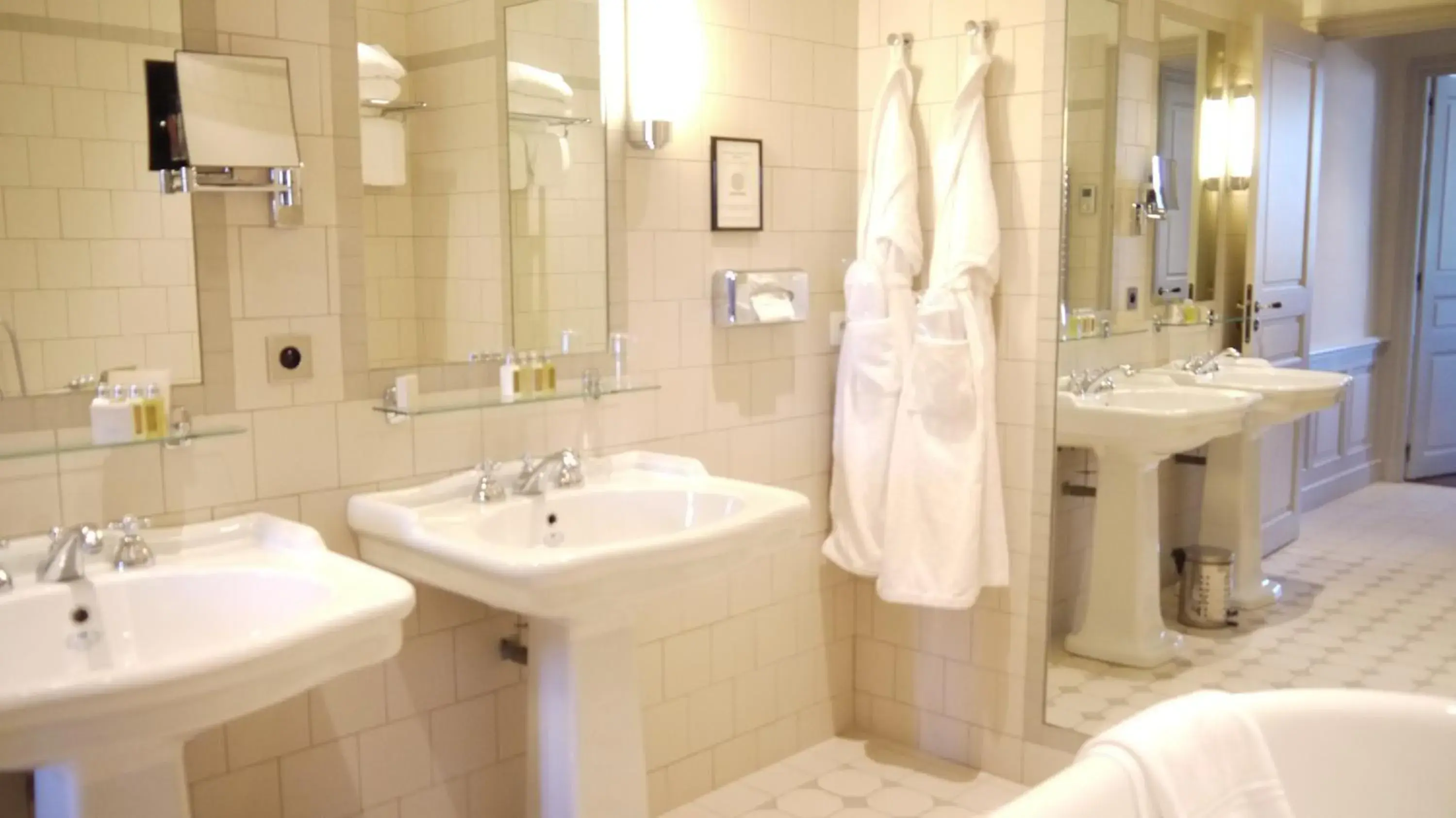 Shower, Bathroom in La Residence Du Vieux Port