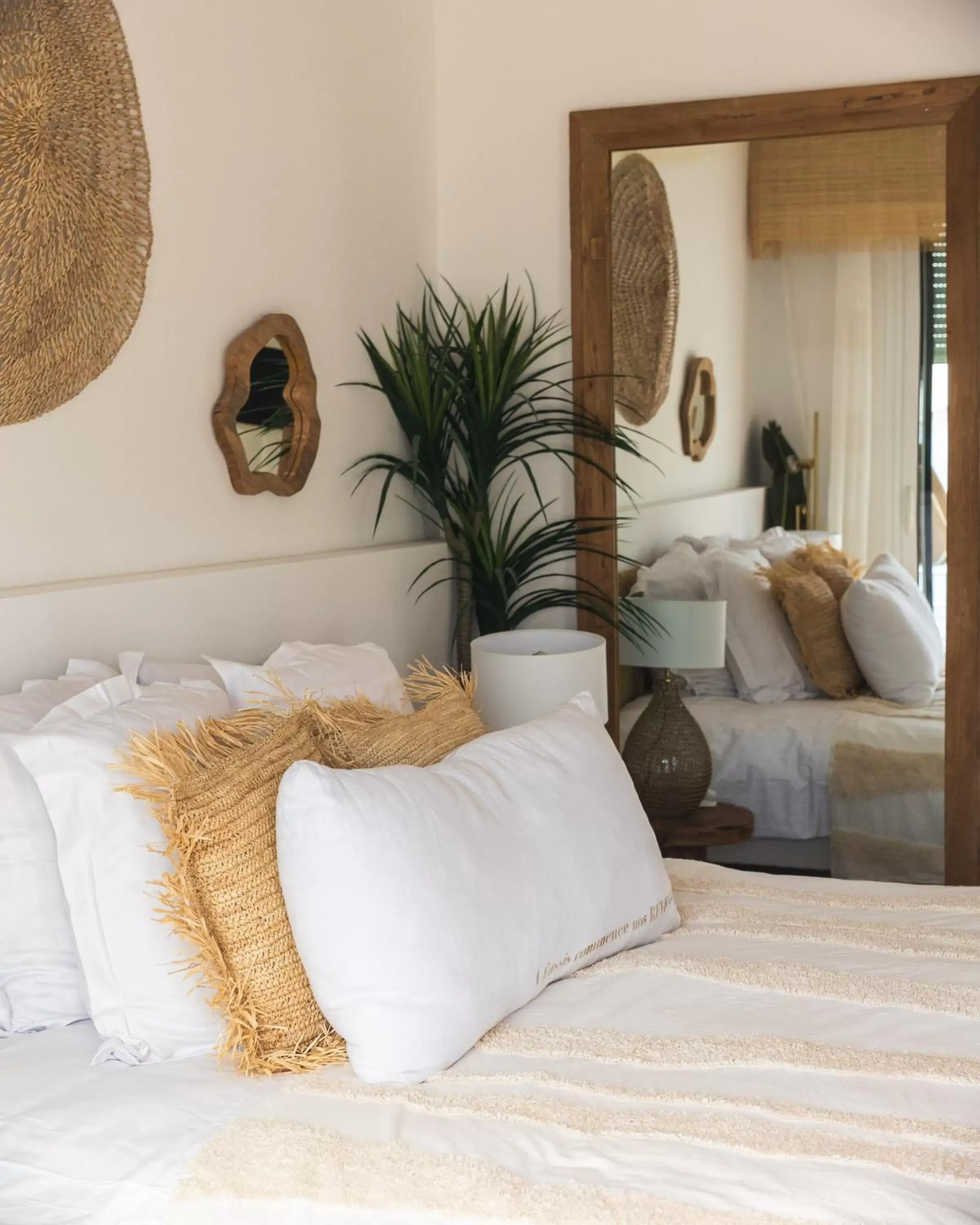 Photo of the whole room, Bed in Hotel de La Plage - Mahogany
