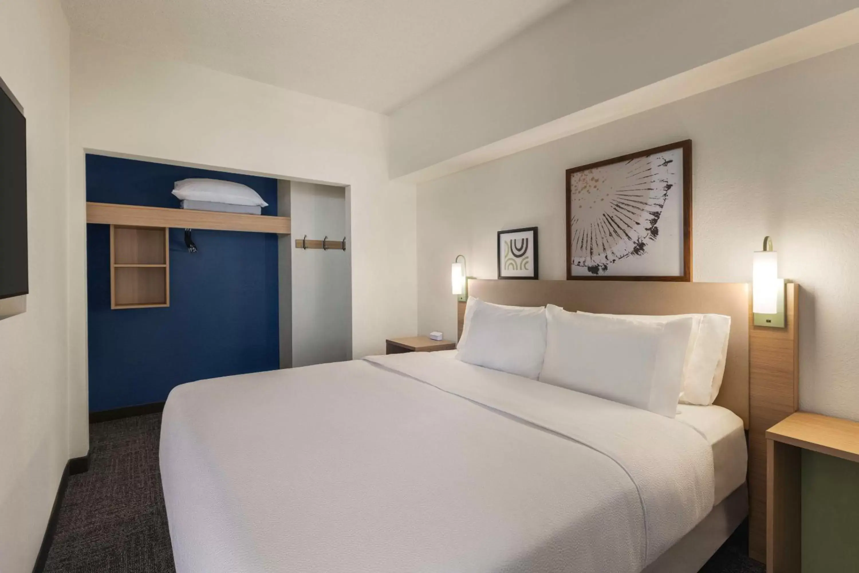 Bed in Spark By Hilton Germantown Washington DC North