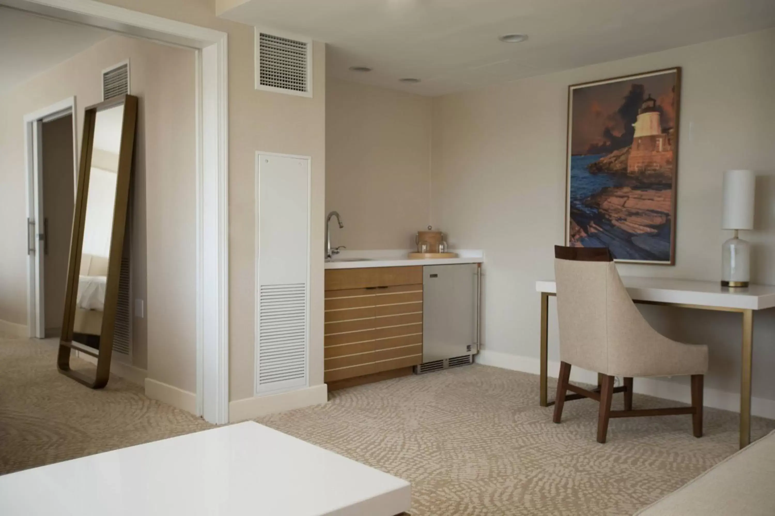 Photo of the whole room, Kitchen/Kitchenette in Newport Marriott Hotel & Spa