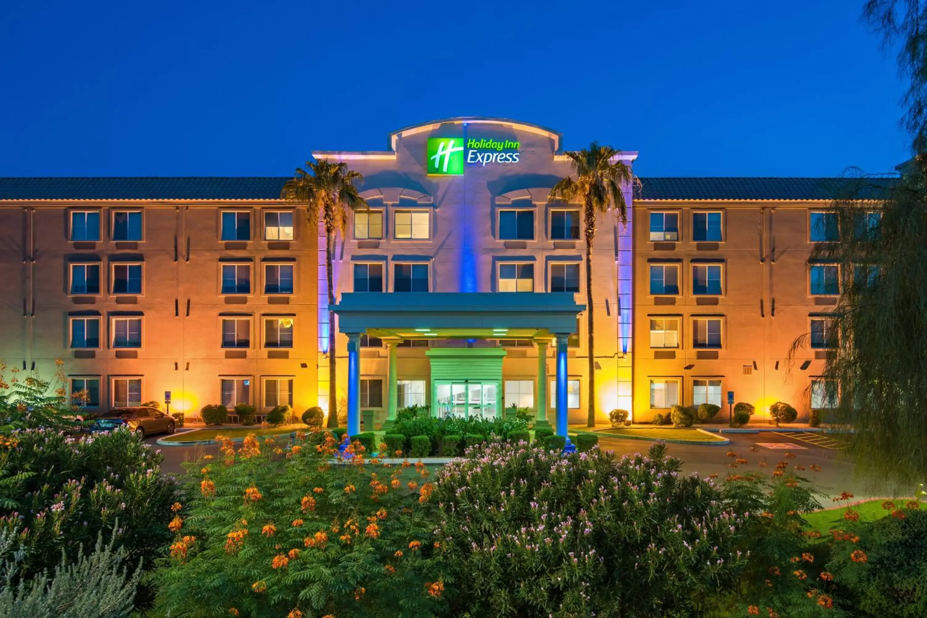 Property Building in Holiday Inn Express Peoria North - Glendale, an IHG Hotel