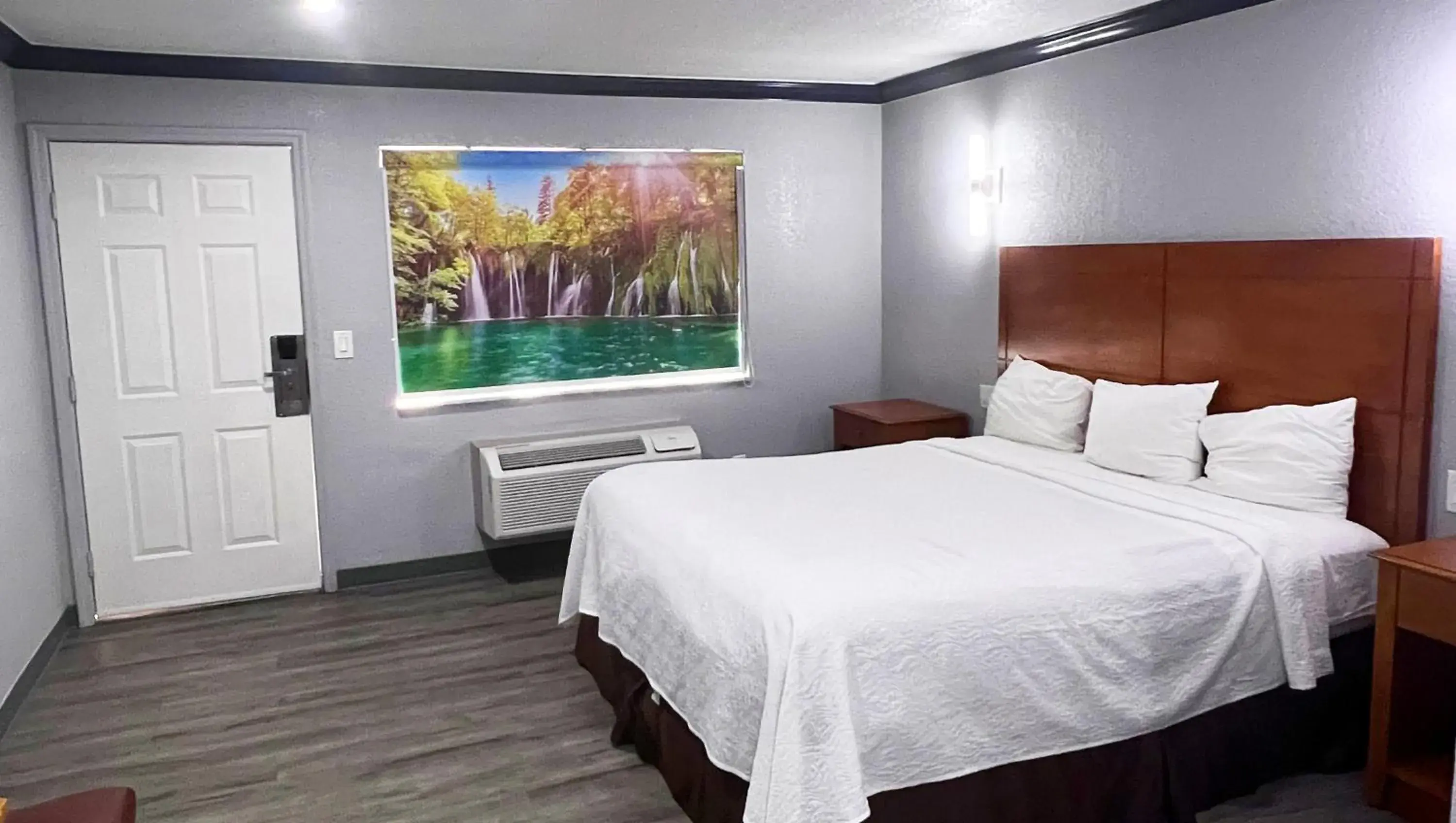 Bedroom, Bed in Anchorage Inn Lakeport