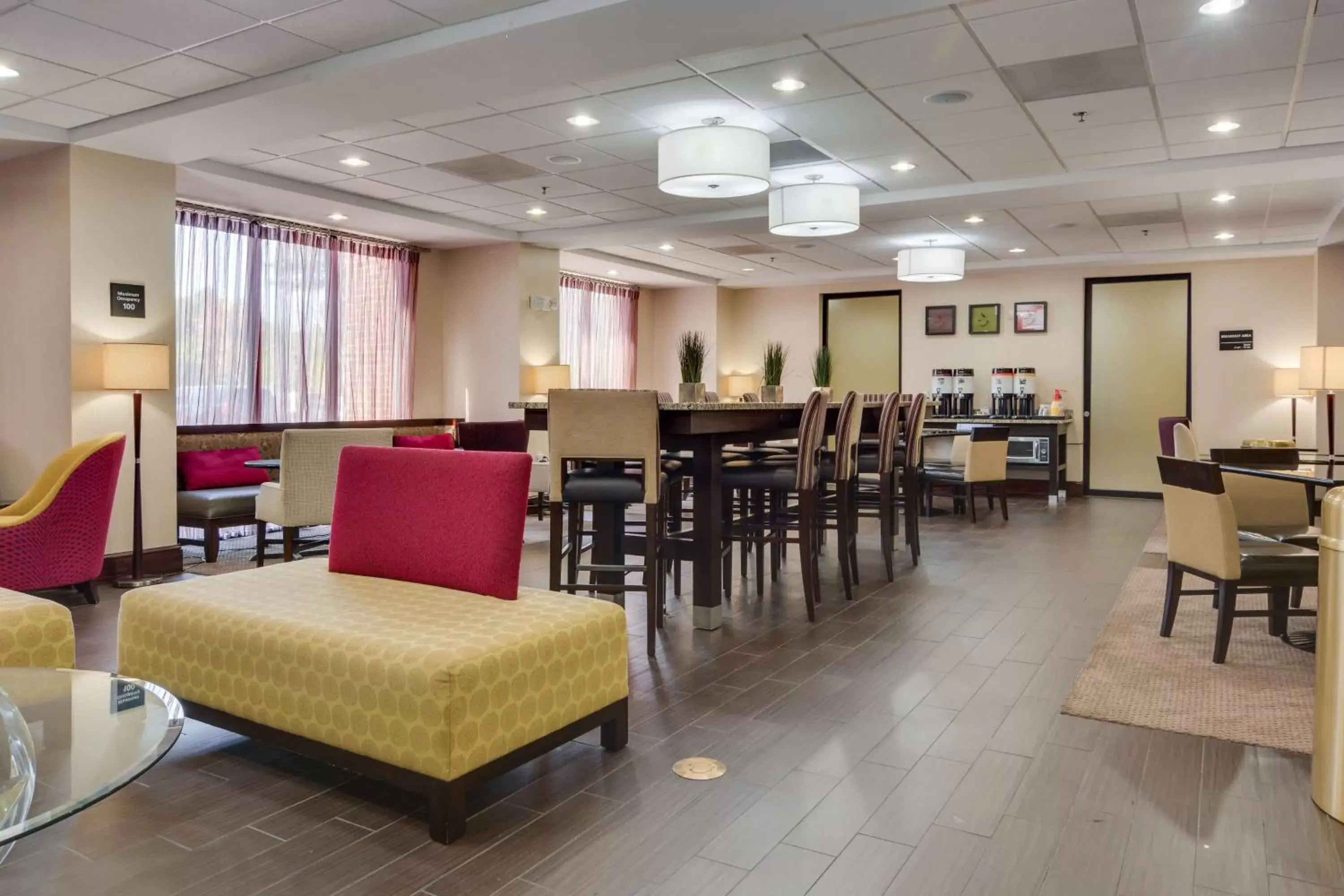 Lobby or reception, Restaurant/Places to Eat in Hampton Inn Atlanta-Fairburn