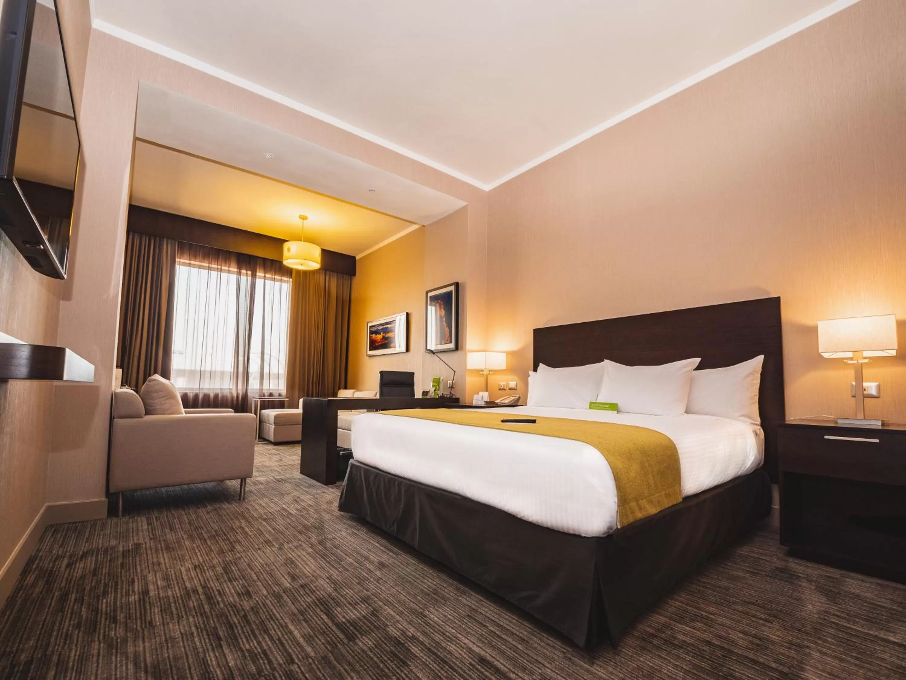 Bedroom, Bed in Wyndham Santiago Aeropuerto