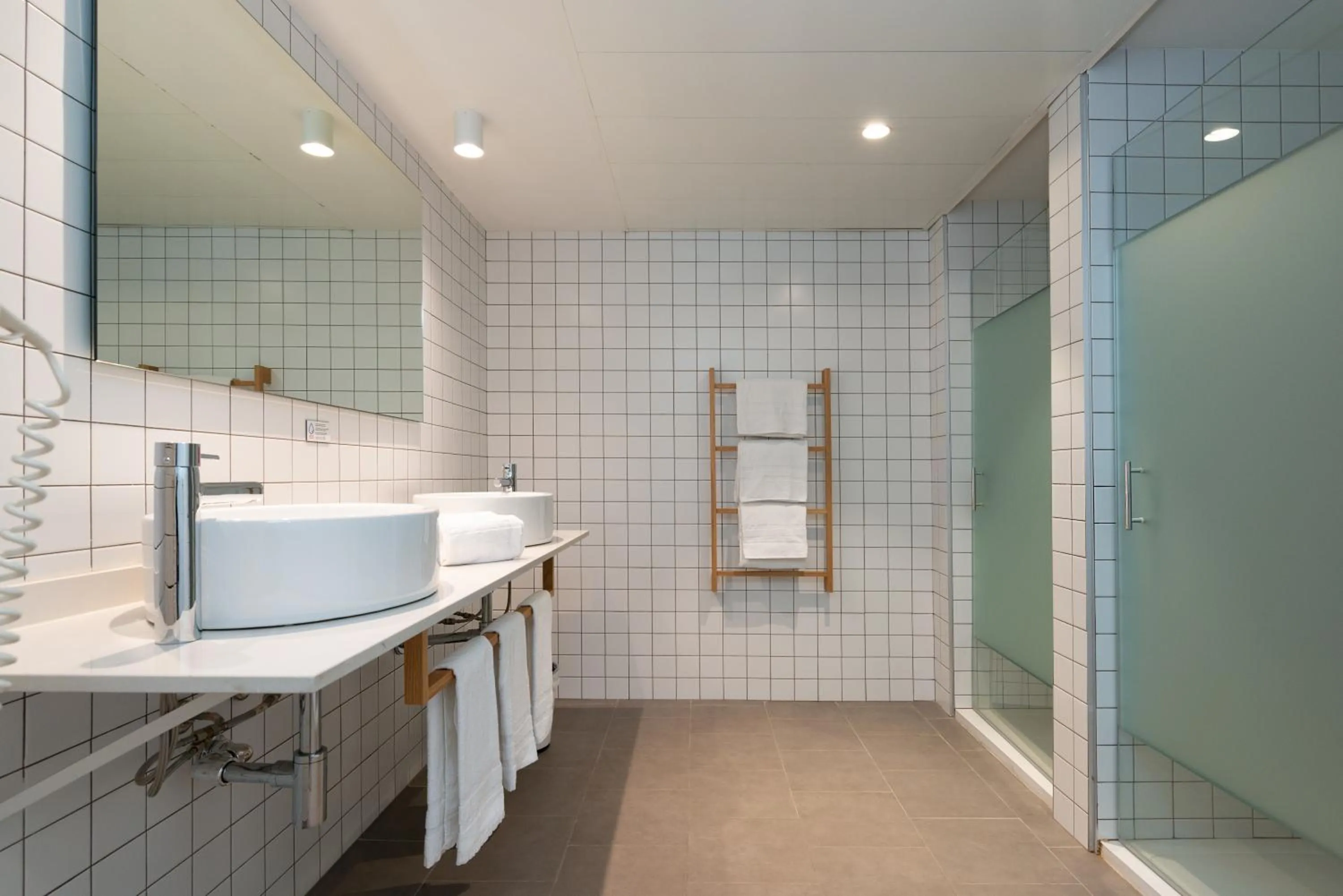 Shower in Hotel & Aparthotel Cosmos