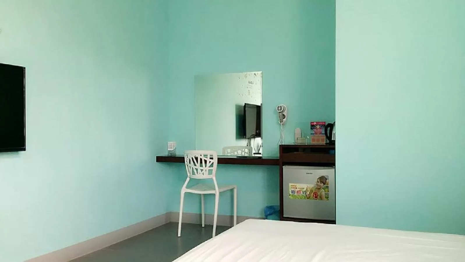 Photo of the whole room, Bed in Mirage